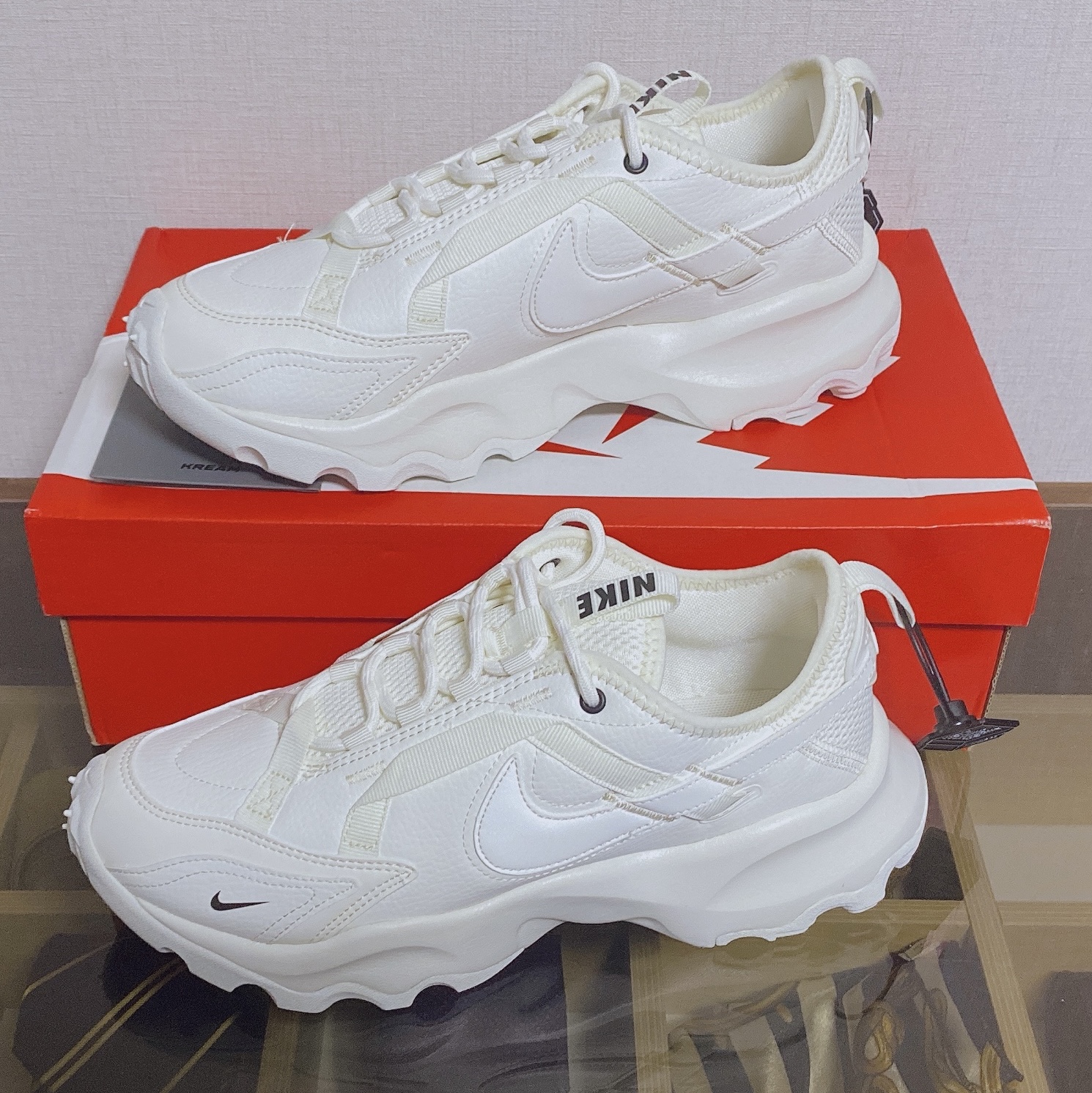 (W) Nike TC 7900 Summit White 착용 스타일