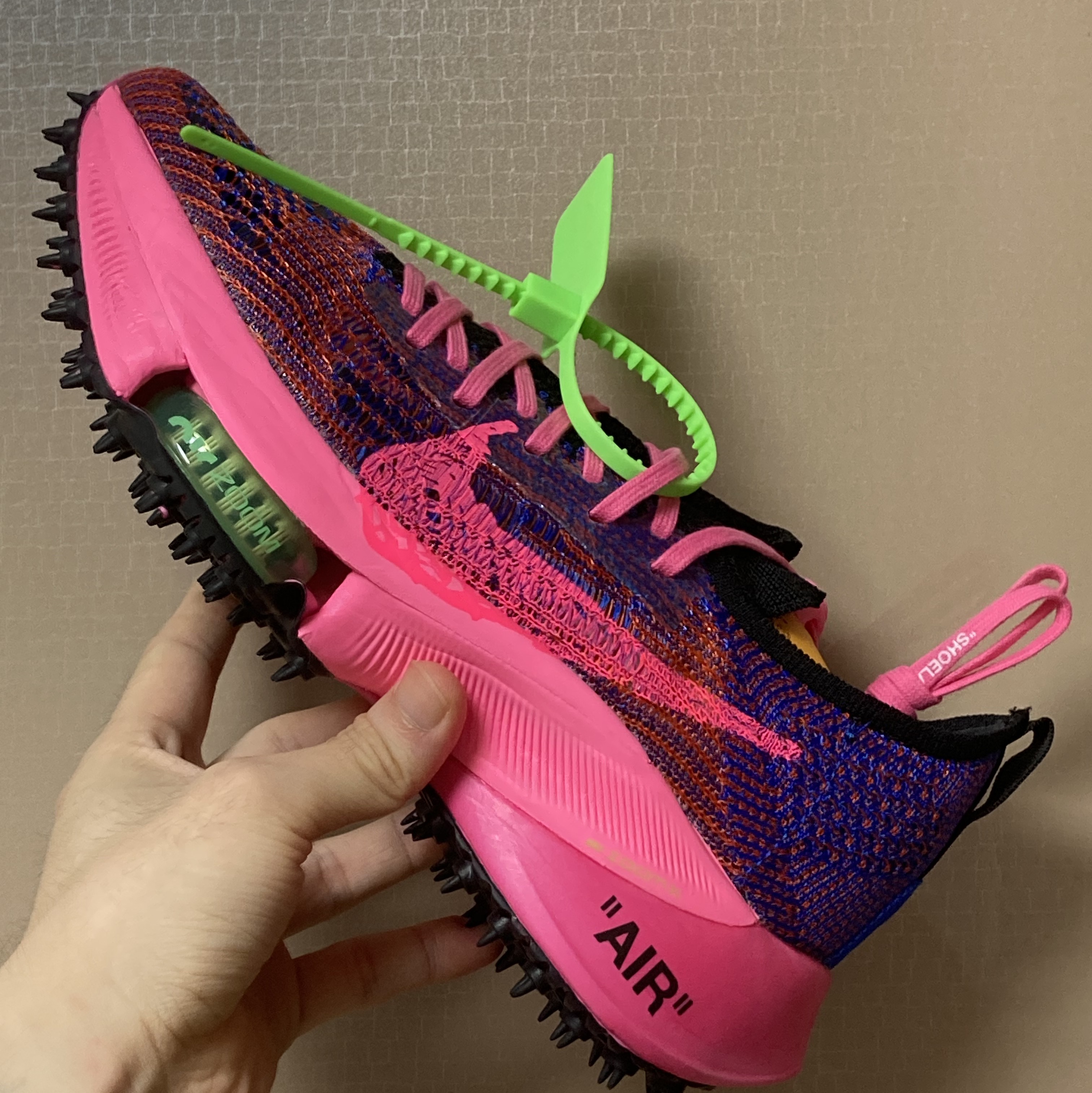 Nike x Off-White Air Zoom Tempo Next% Pink Glow 착용 스타일