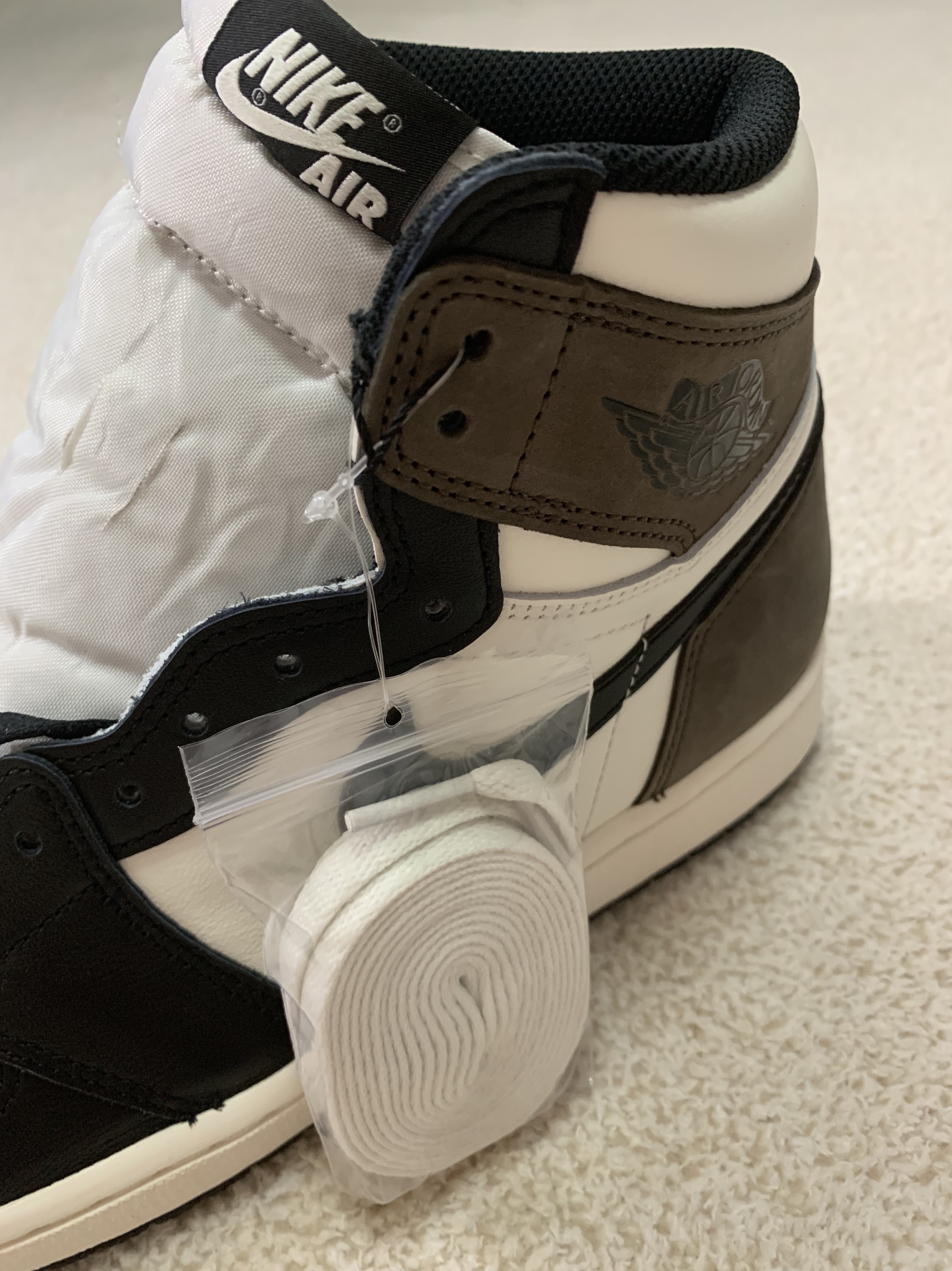 Jordan 1 Retro High OG Black Mocha 착용 스타일