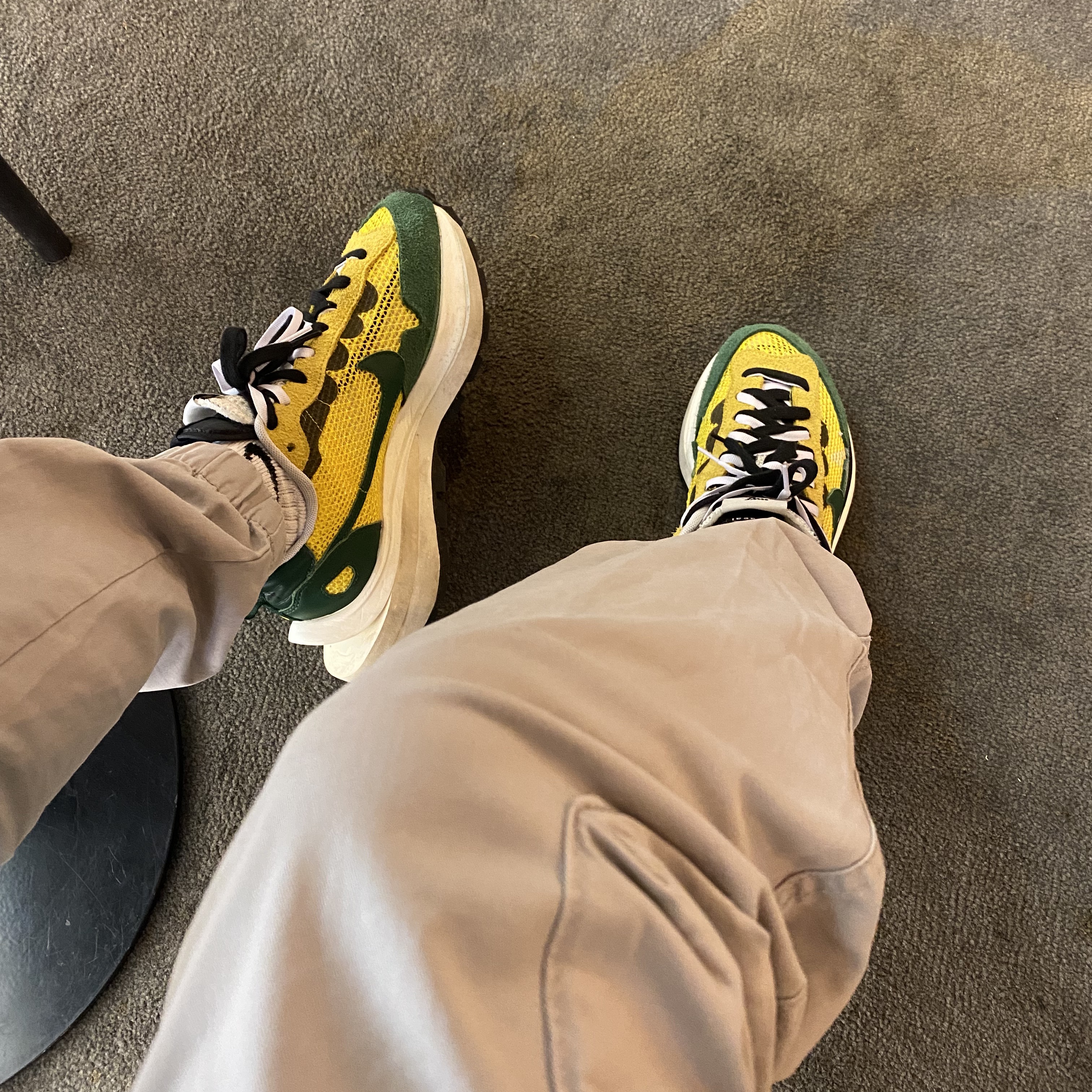 Nike x Sacai VaporWaffle Tour Yellow & Gorge Green Sail 착용 스타일