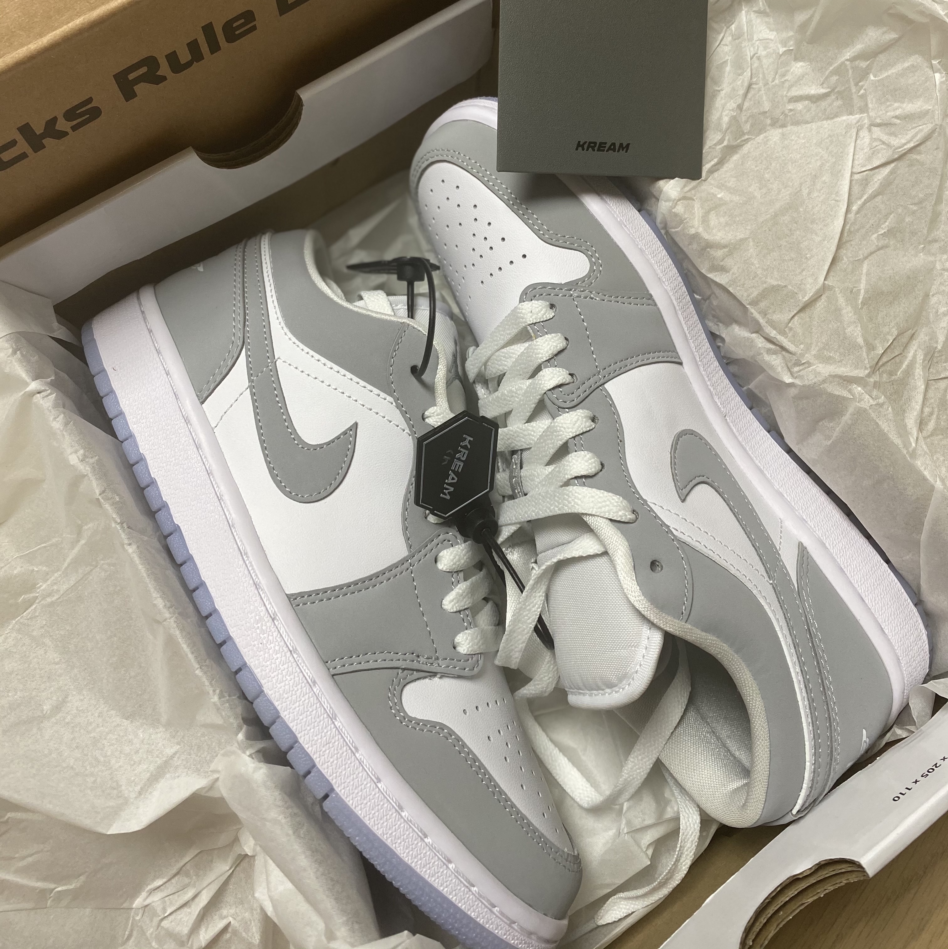 (W) Jordan 1 Low White Wolf Grey 착용 스타일 - 1
