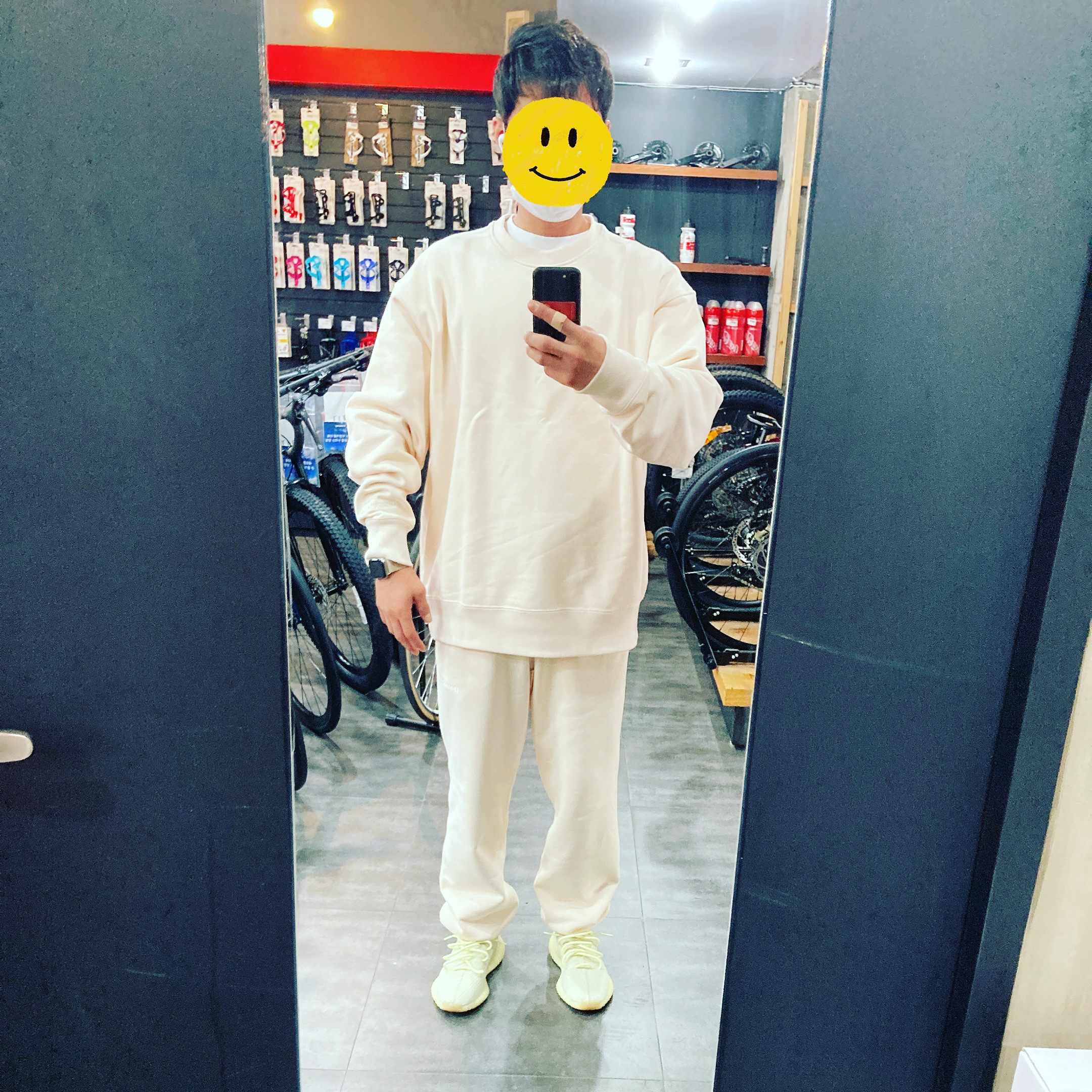 Adidas Yeezy Boost 350 V2 Butter 착용 스타일