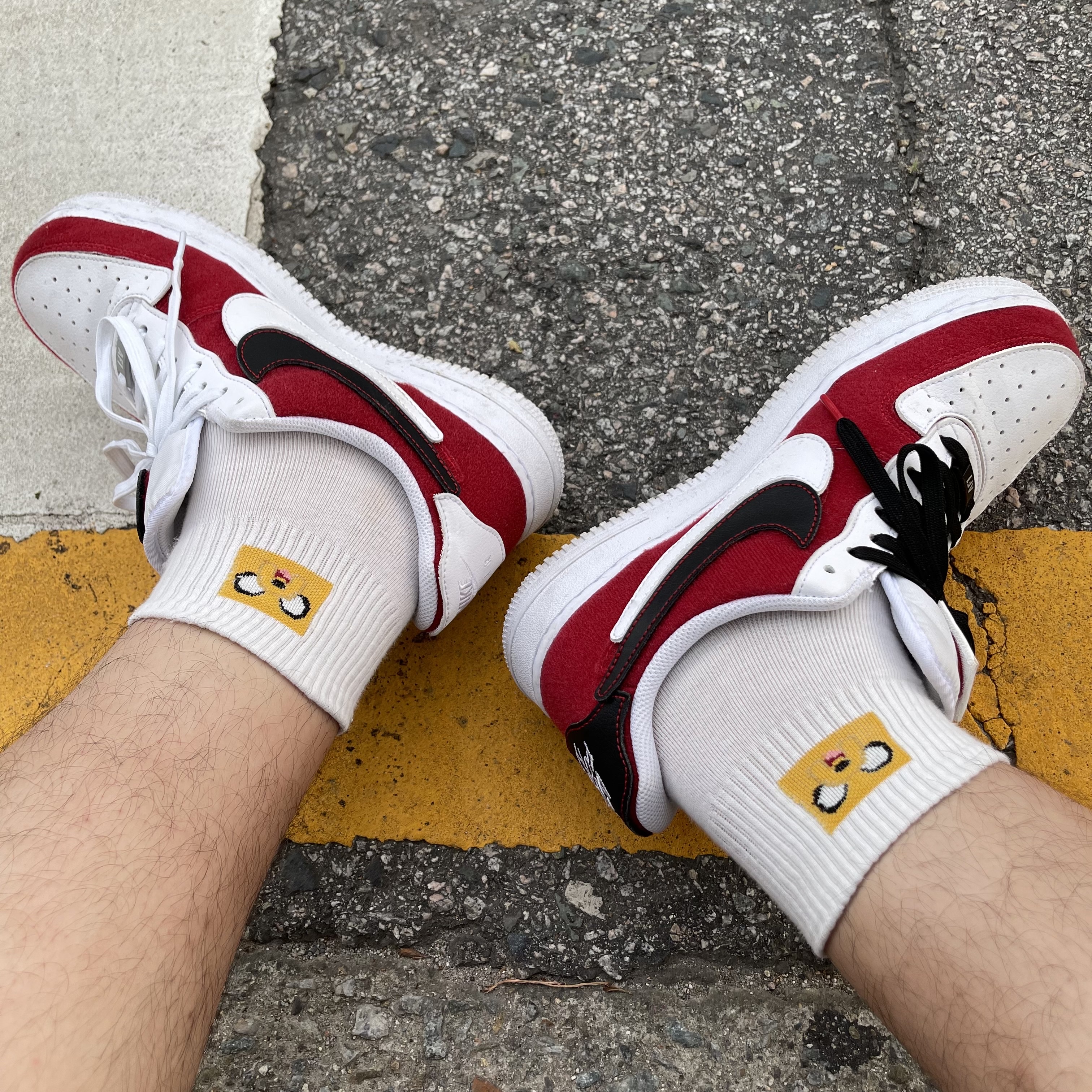 Nike Air Force 1/1 White Varsity Red 착용 스타일