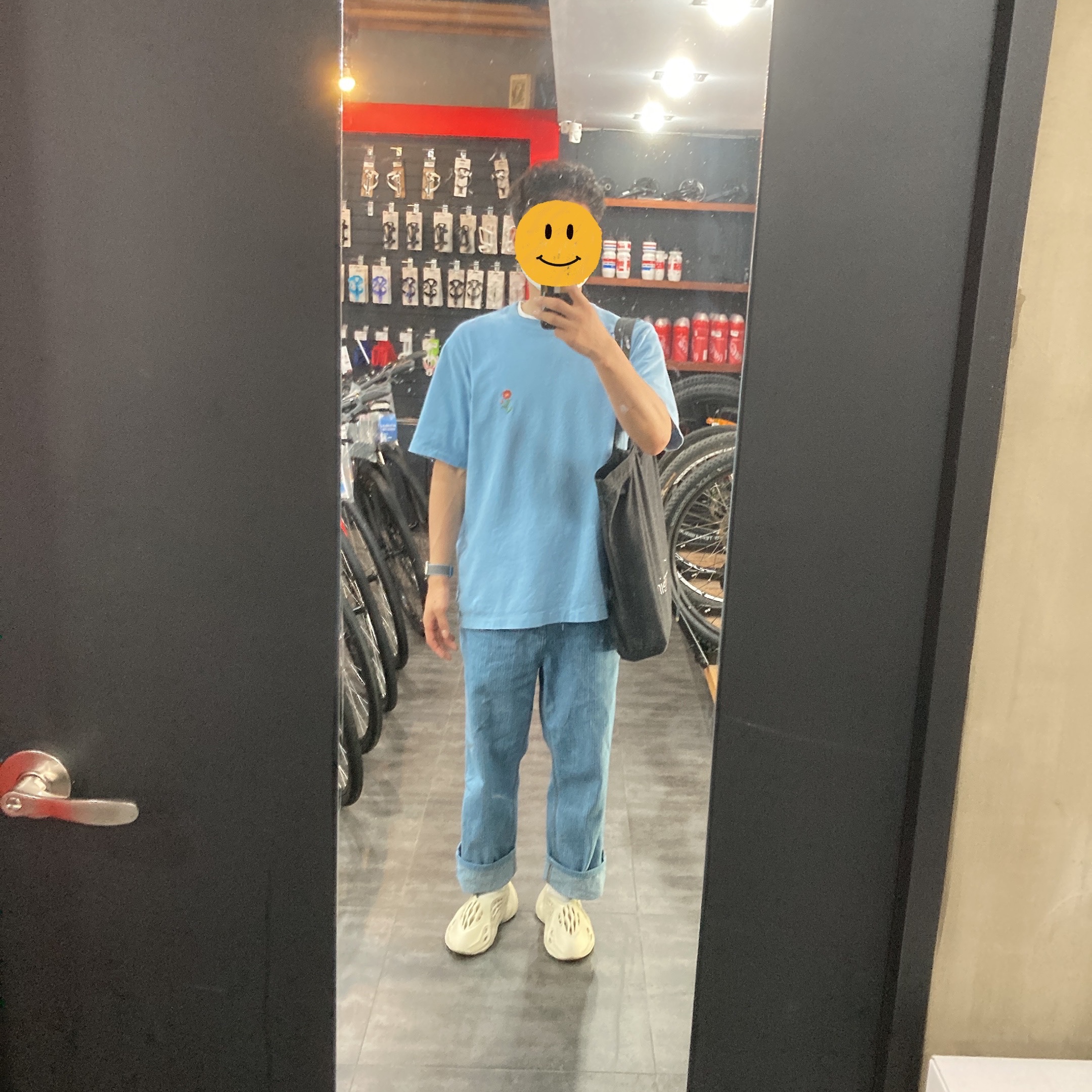 Adidas Yeezy Foam RNNR Sand 착용 스타일