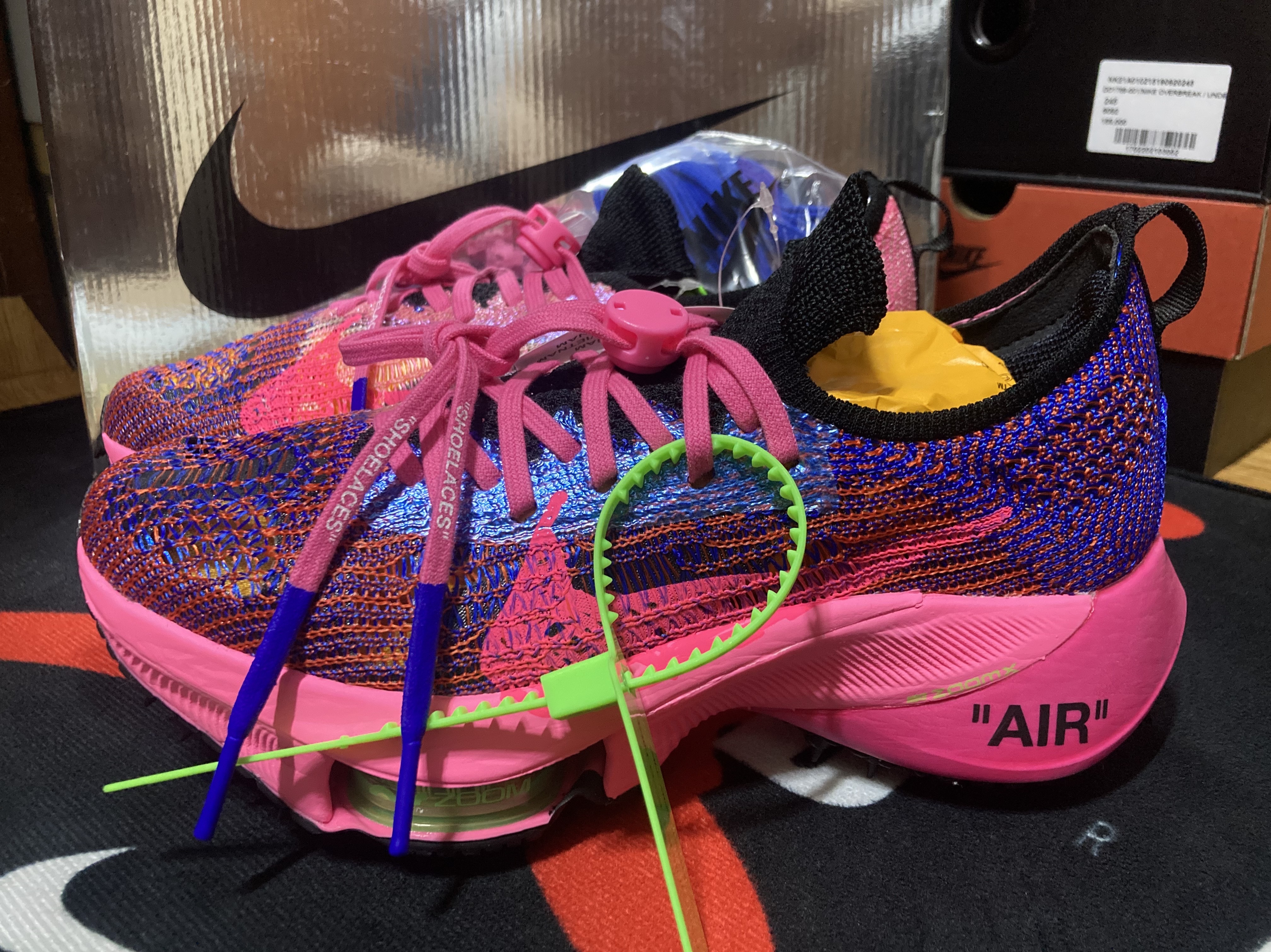 Nike x Off-White Air Zoom Tempo Next% Pink Glow 착용 스타일 - 2