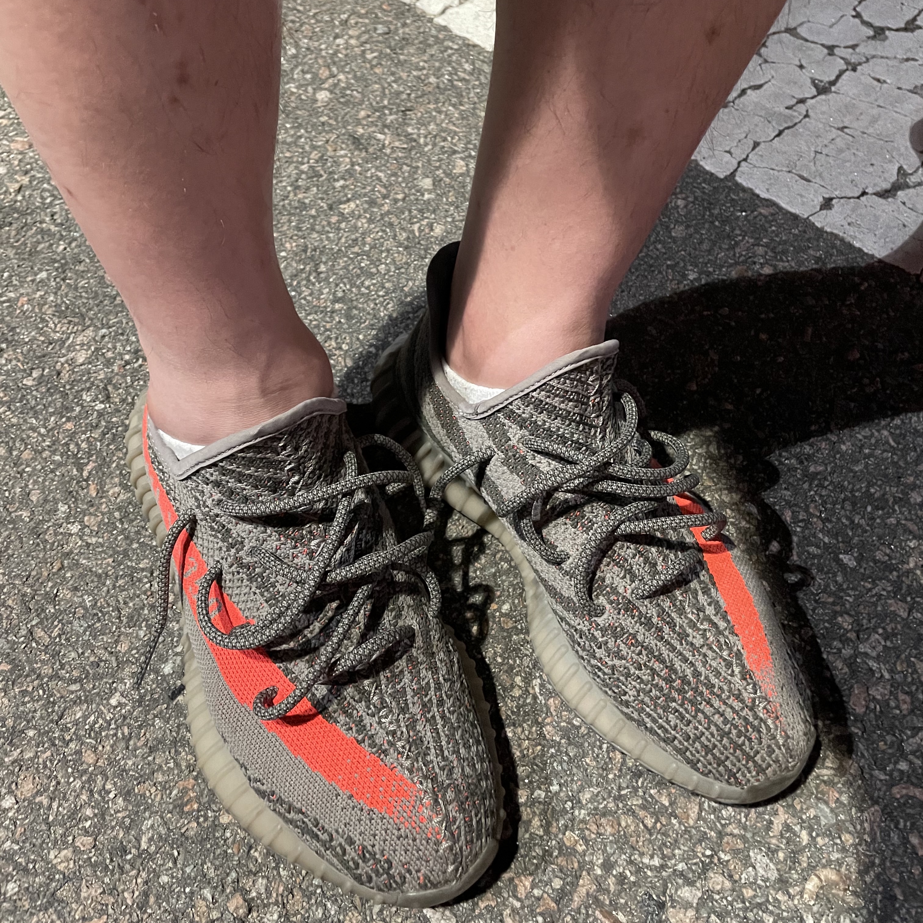 Adidas Yeezy Boost 350 V2 Beluga 착용 스타일 - 4