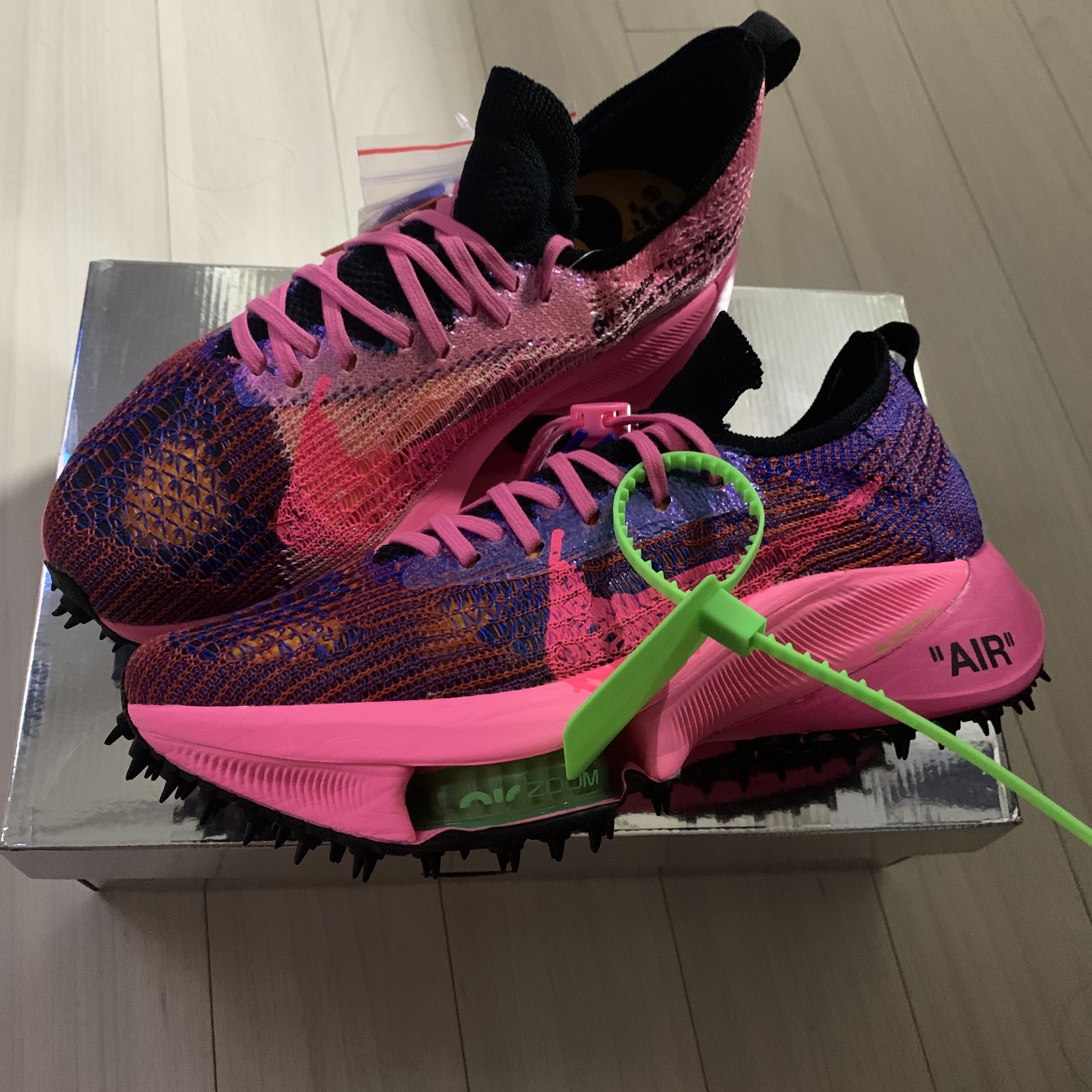 Nike x Off-White Air Zoom Tempo Next% Pink Glow 착용 스타일