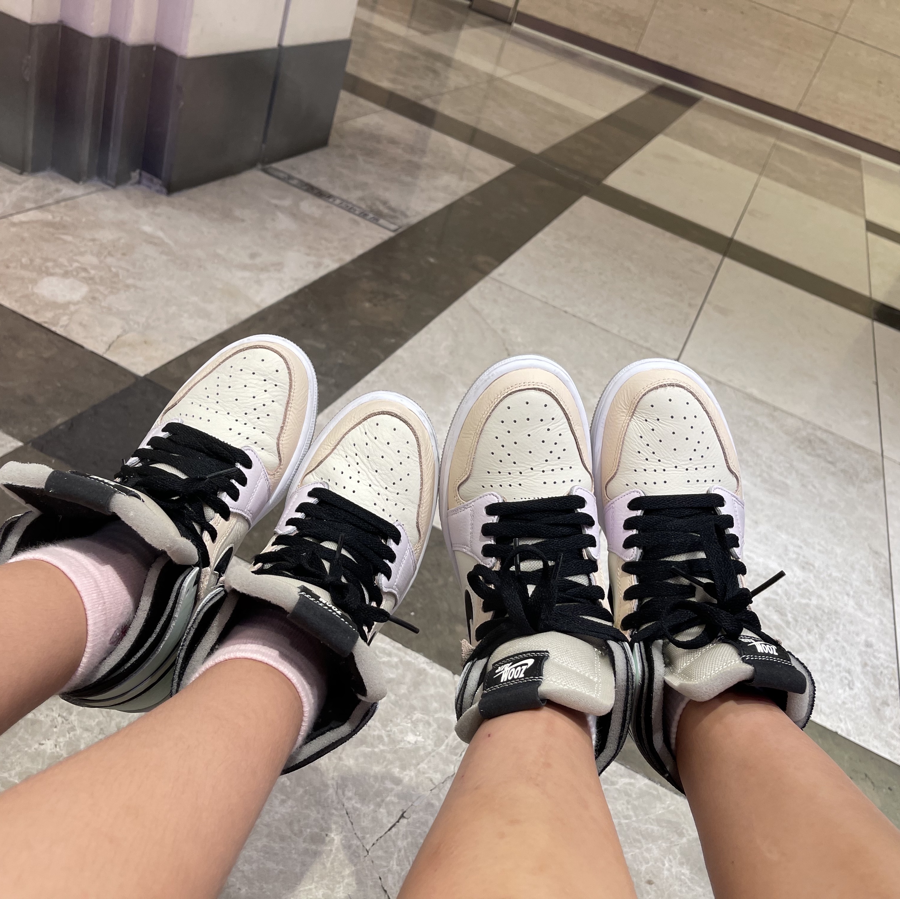 (W) Jordan 1 Zoom Air CMFT Pale Ivory 착용 스타일 - 2