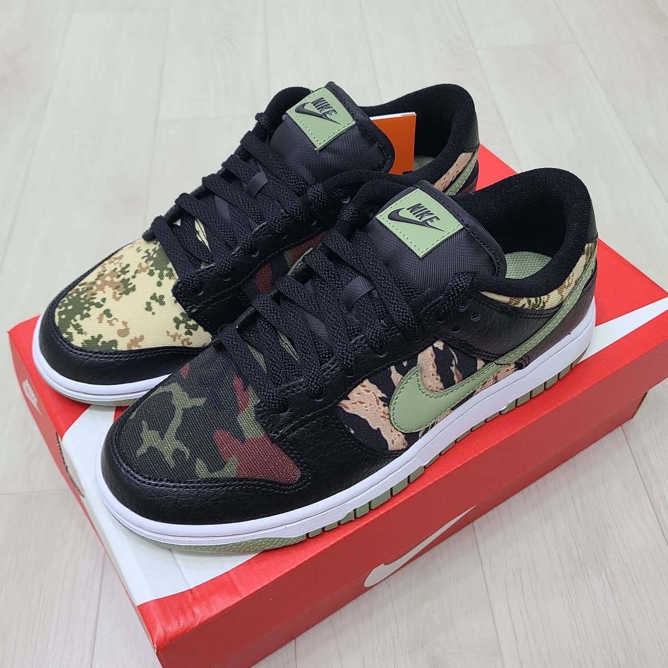Nike Dunk Low SE Black Multi Camo 착용 스타일 - 2