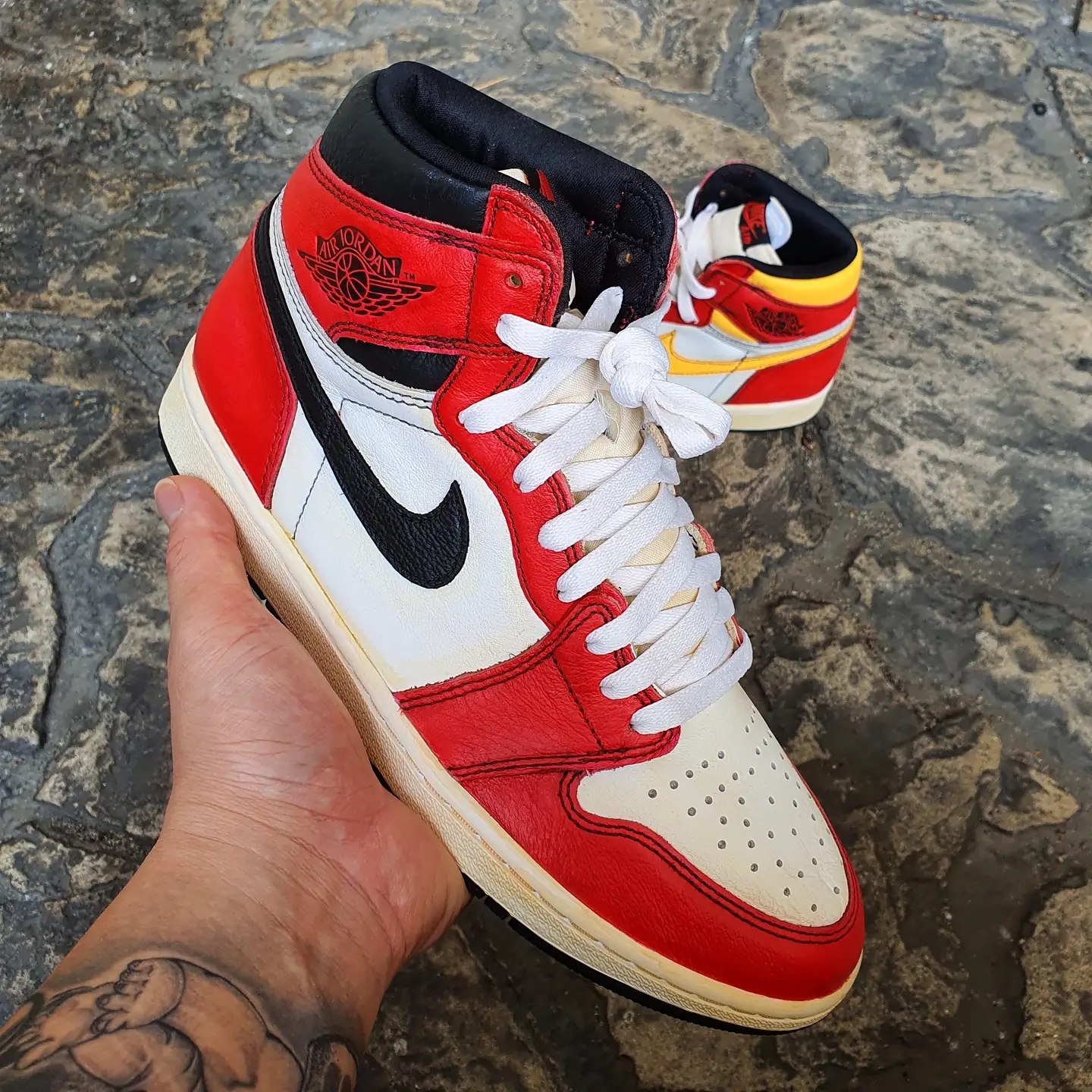 Jordan 1 Retro High OG Light Fusion Red 착용 스타일 - 1