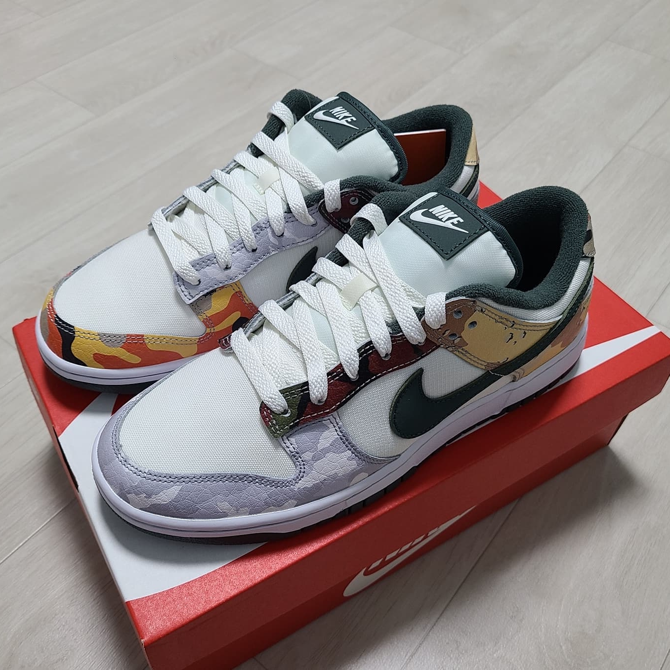 Nike Dunk Low SE Sail Multi Camo 착용 스타일 - 2