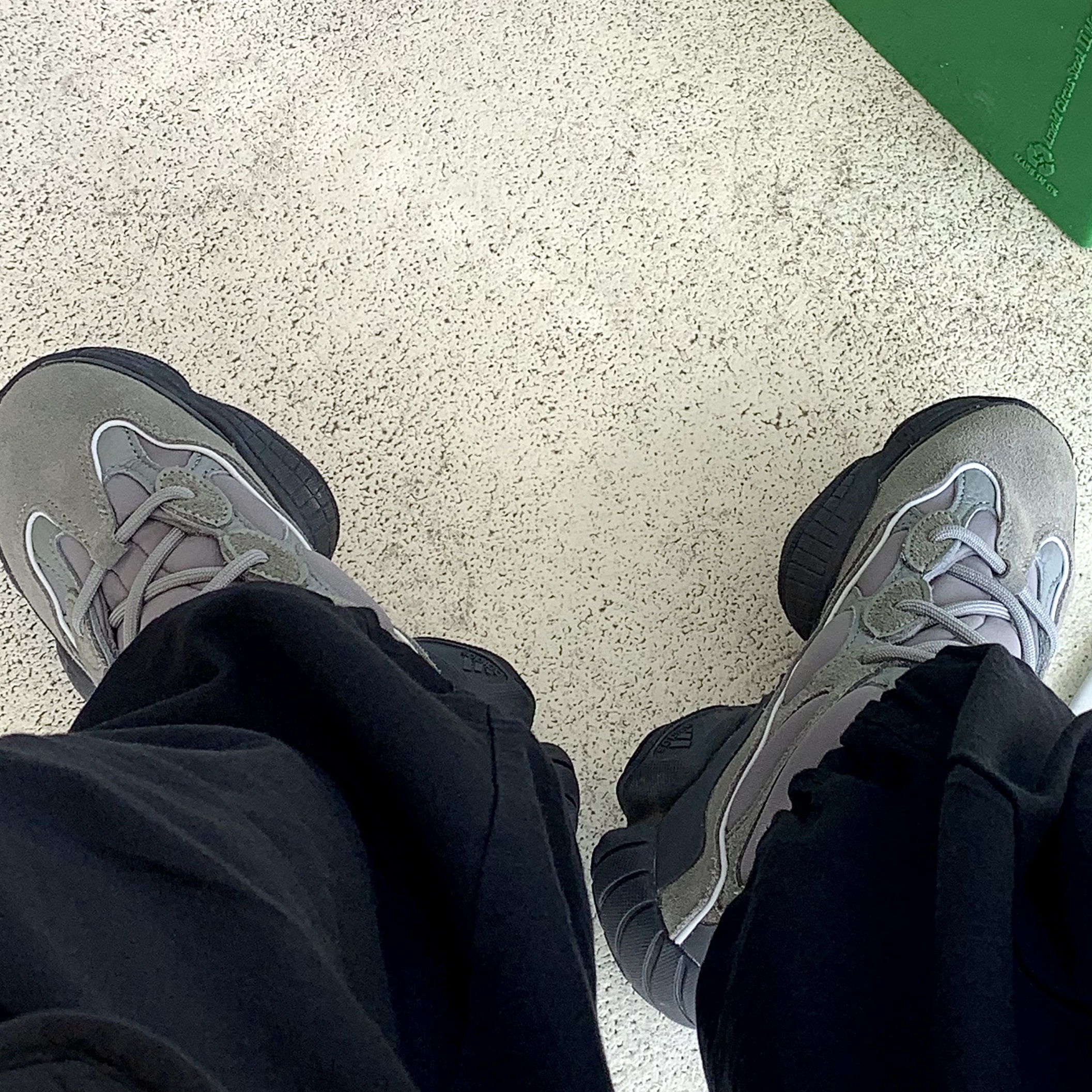 Adidas Yeezy 500 High Mist Slate 착용 스타일