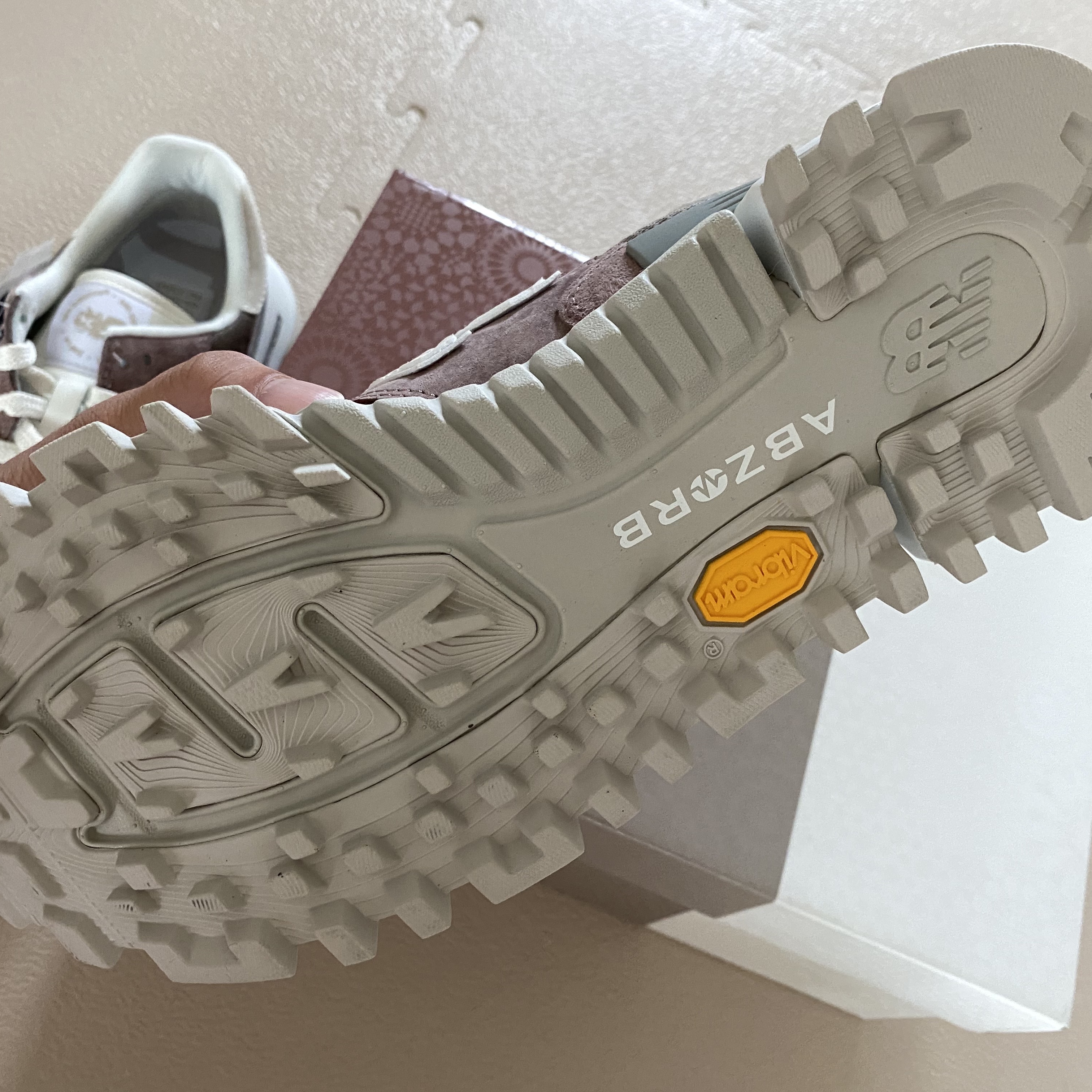 New Balance x Kith R_C 1300 10th Anniversary Antler 착용 스타일 - 2