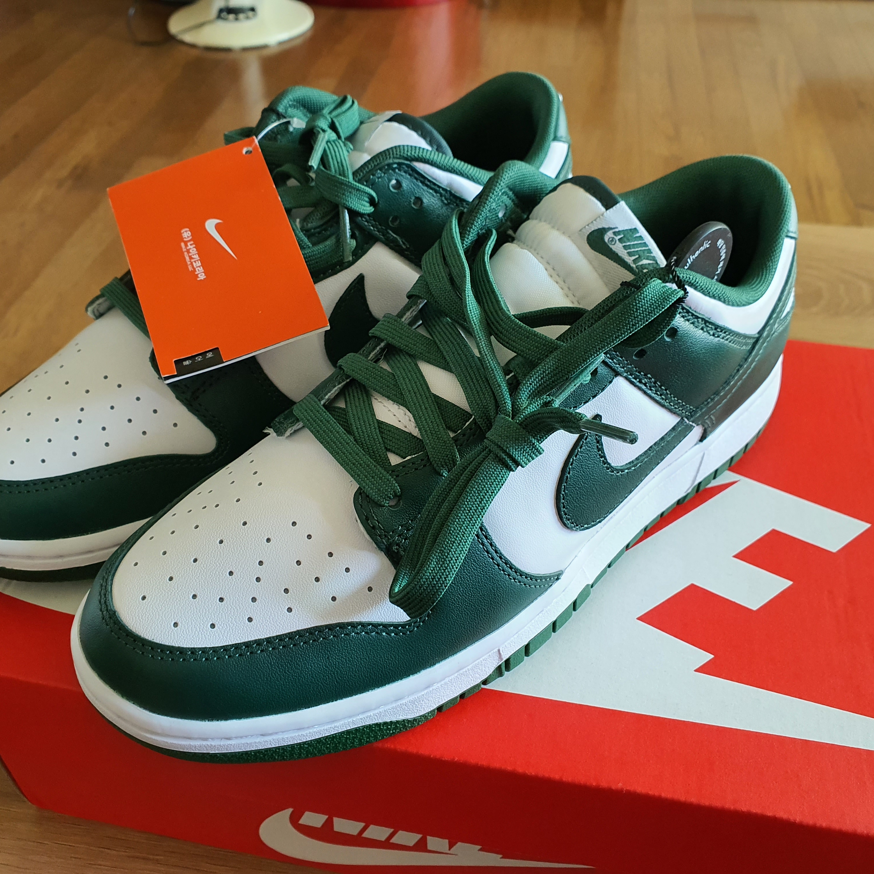 Nike Dunk Low Retro Varsity Green 착용 스타일
