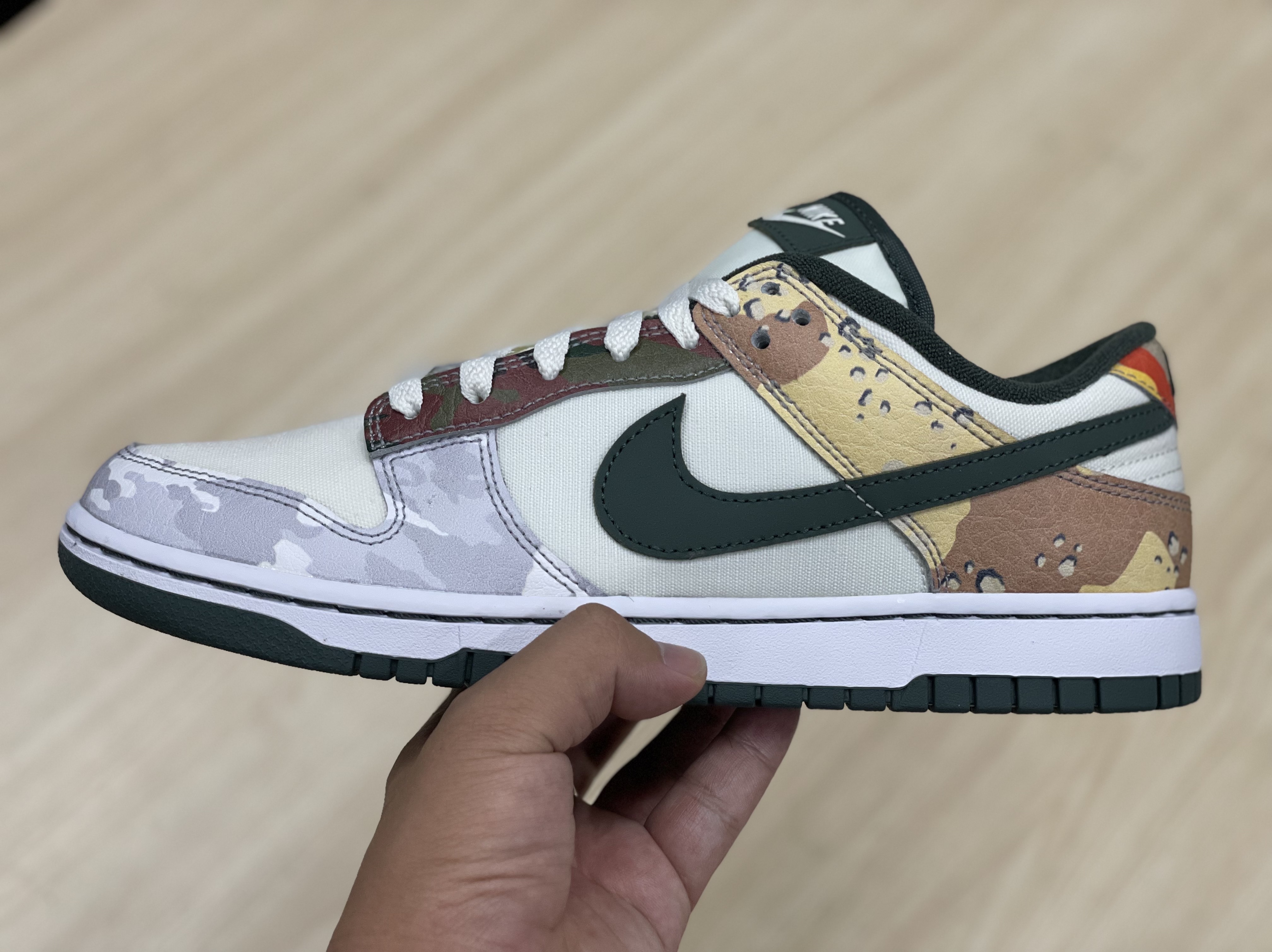 Nike Dunk Low SE Sail Multi Camo 착용 스타일