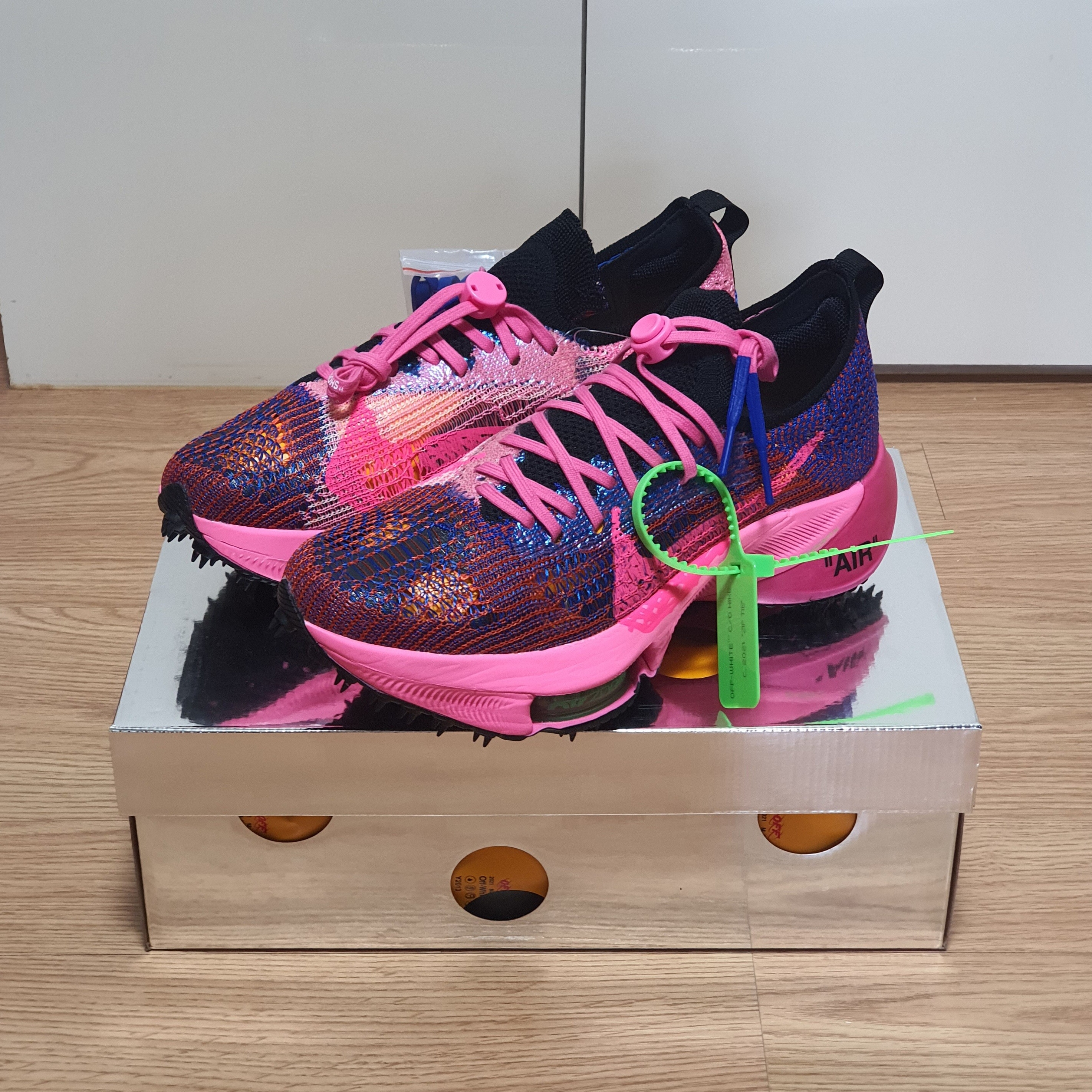 Nike x Off-White Air Zoom Tempo Next% Pink Glow 착용 스타일 - 1