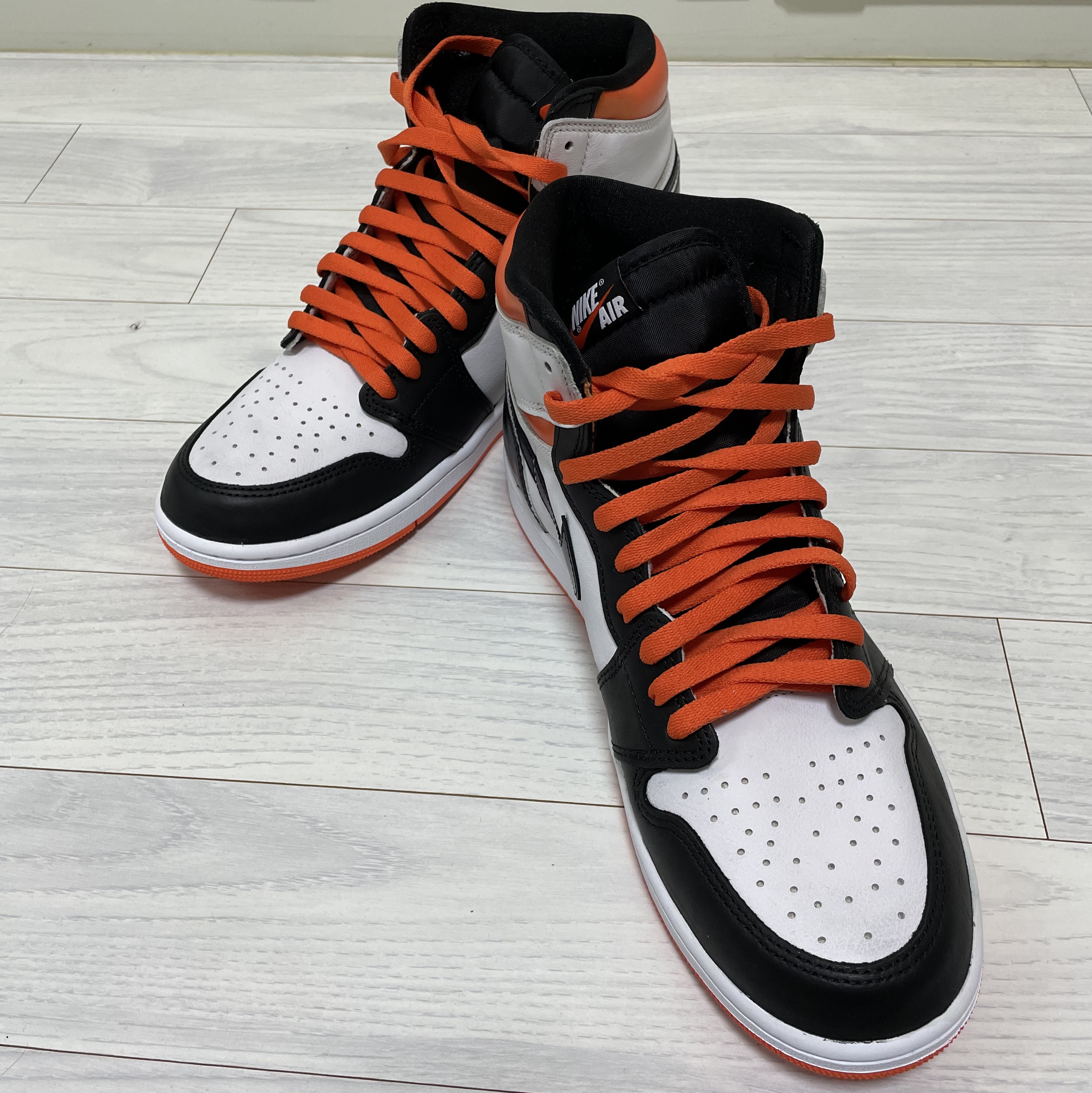 Jordan 1 Retro High OG Electro Orange 착용 스타일 - 1