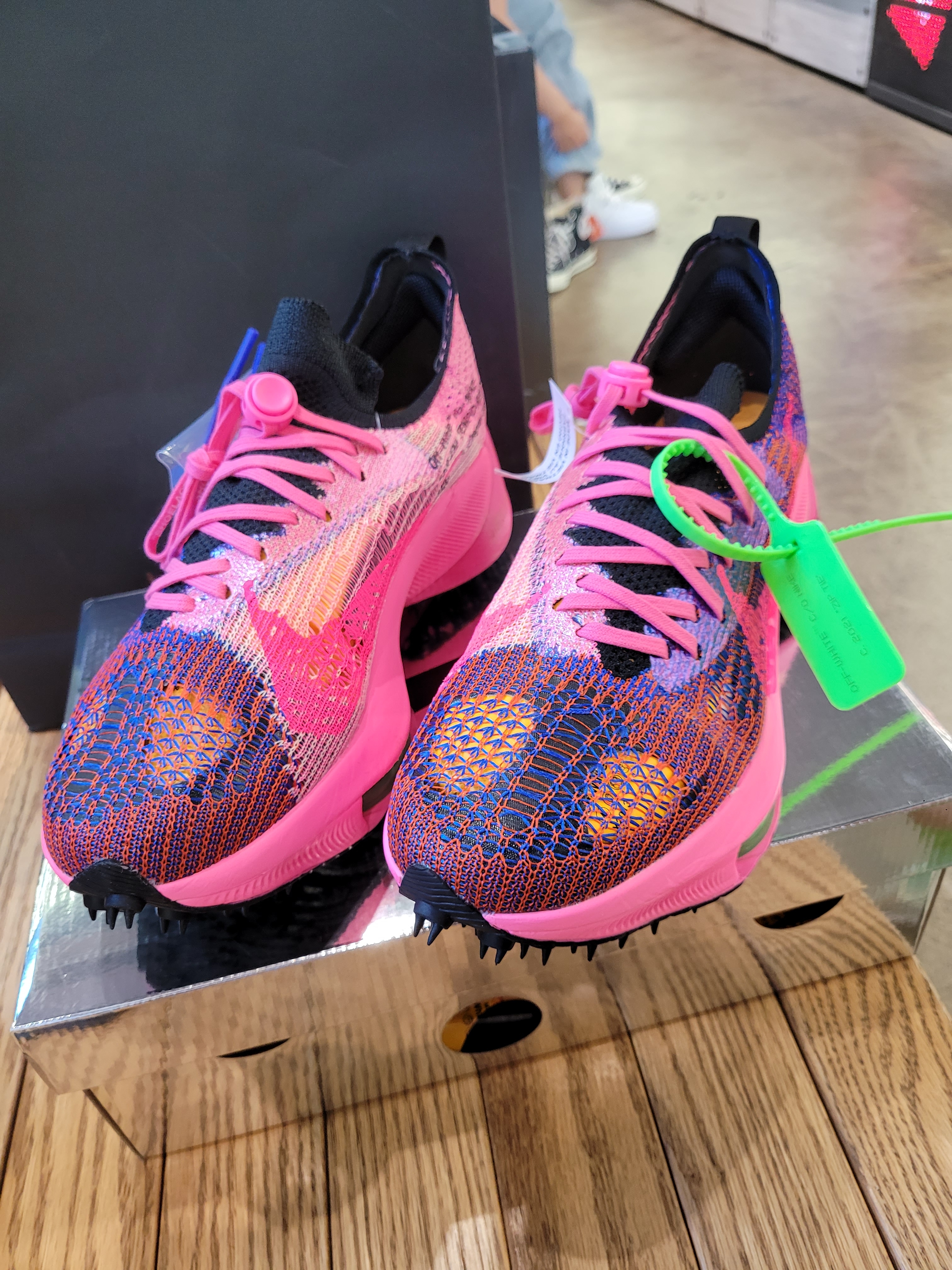 Nike x Off-White Air Zoom Tempo Next% Pink Glow, (W) Nike x Off-White Waffle Racer White 착용 스타일 - 1
