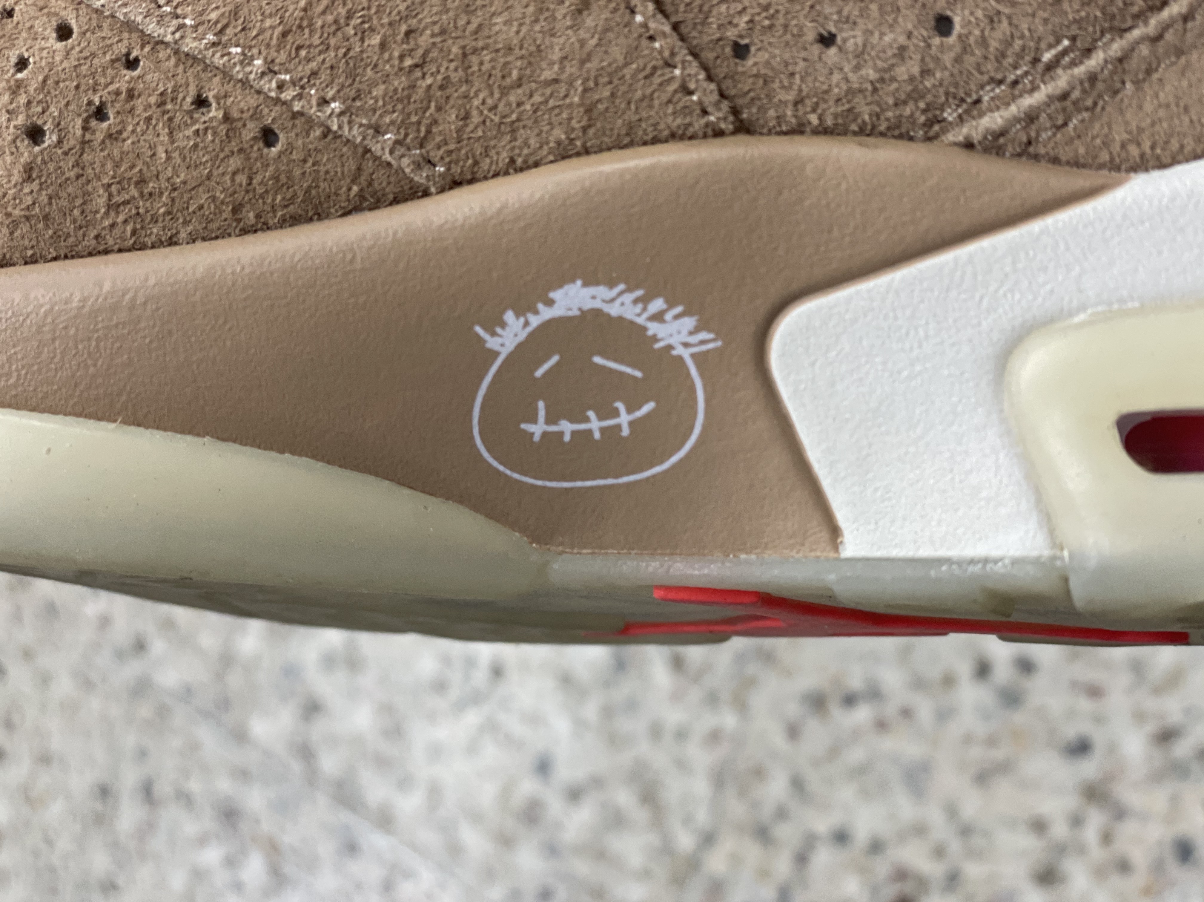 Jordan 6 x Travis Scott Retro SP British Khaki 착용 스타일