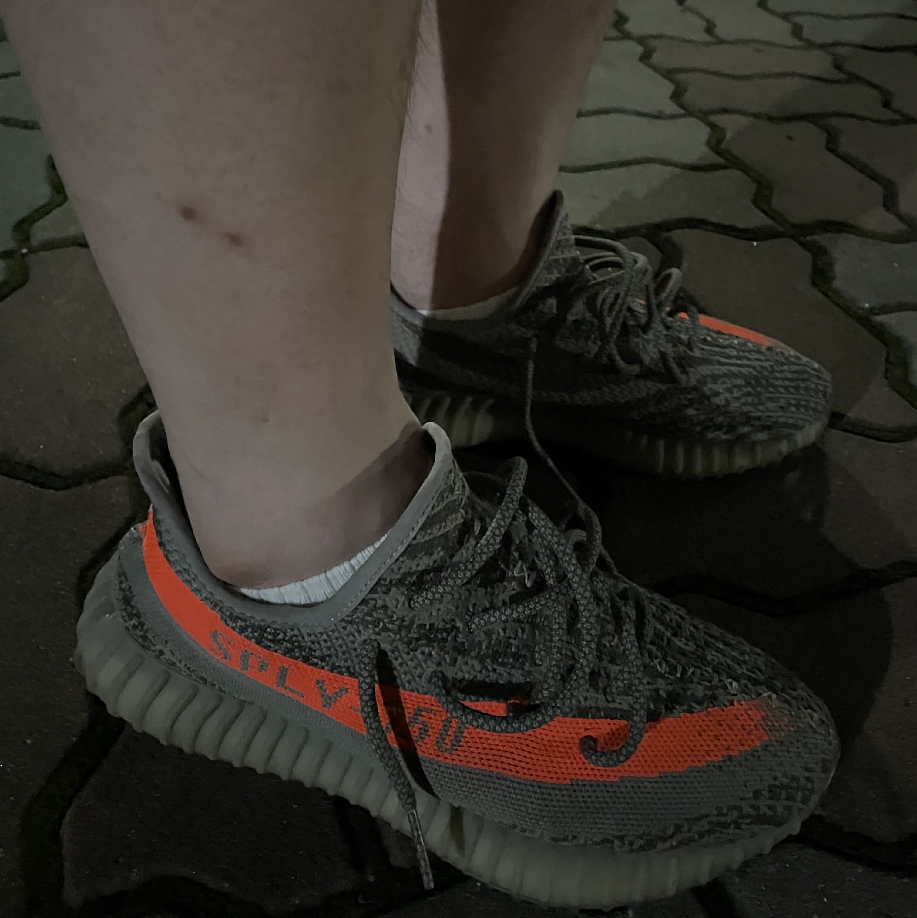 Adidas Yeezy Boost 350 V2 Beluga 착용 스타일 - 3