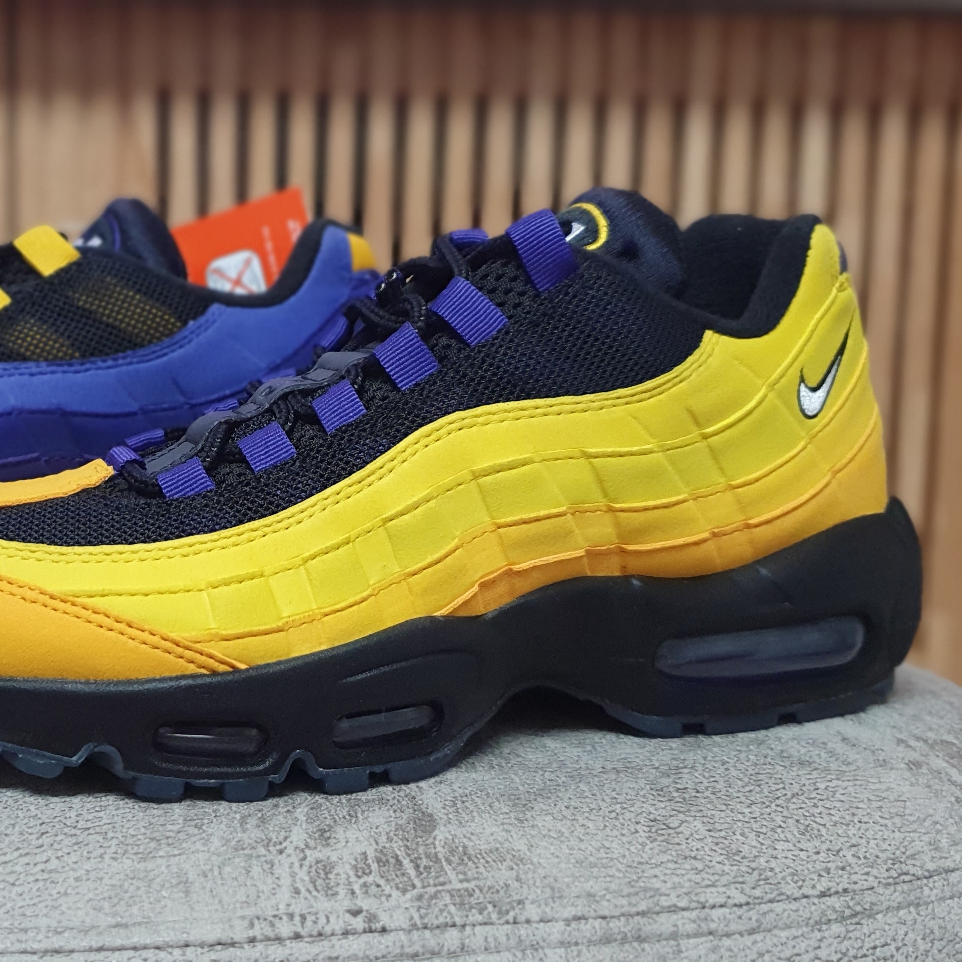 Nike Air Max 95 NRG LeBron Lakers Home Team 착용 스타일 - 3
