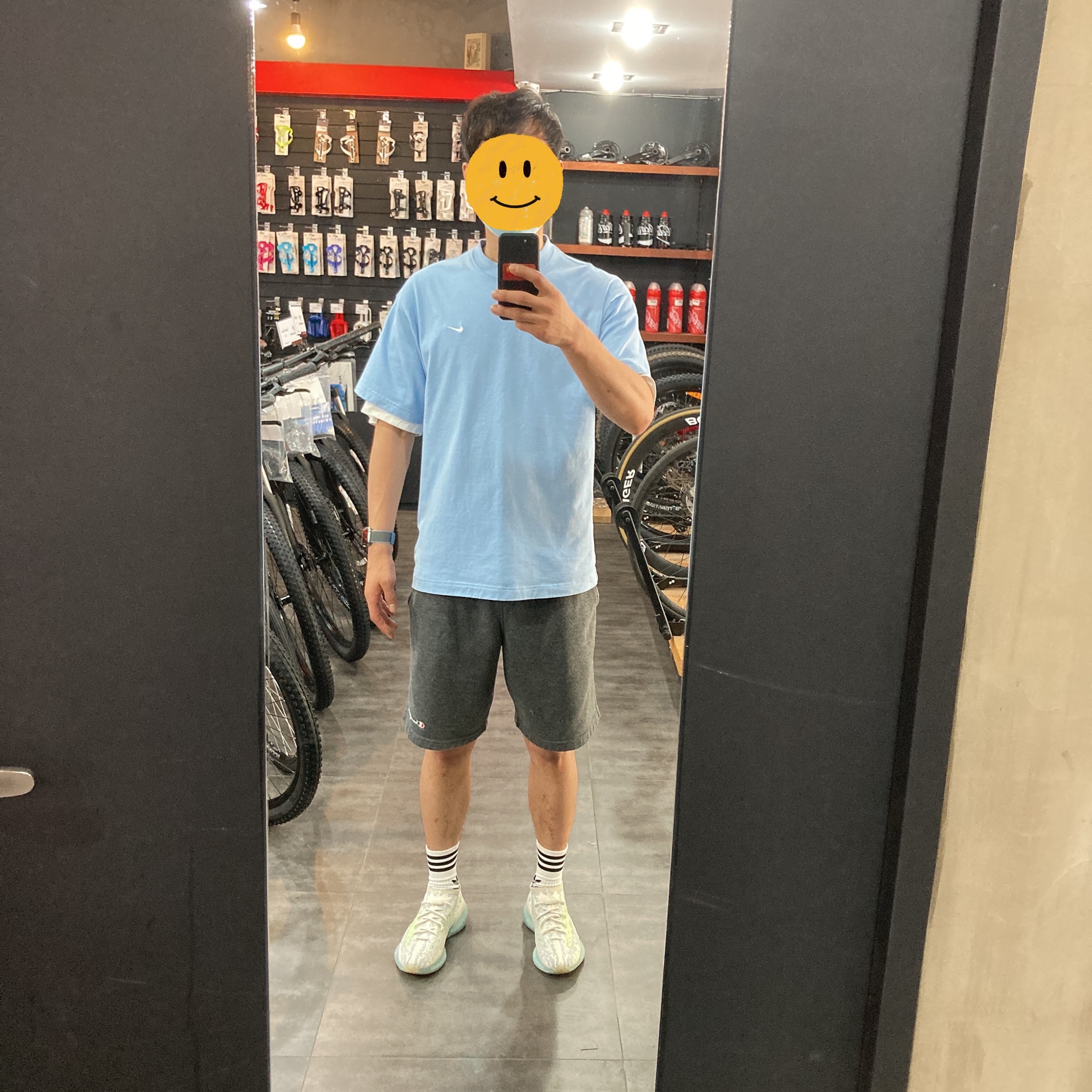 Nike NRG Solo Swoosh T-Shirt Psychic Blue - US/EU, Adidas Yeezy Boost 380 Alien Blue - Reflective 착용 스타일