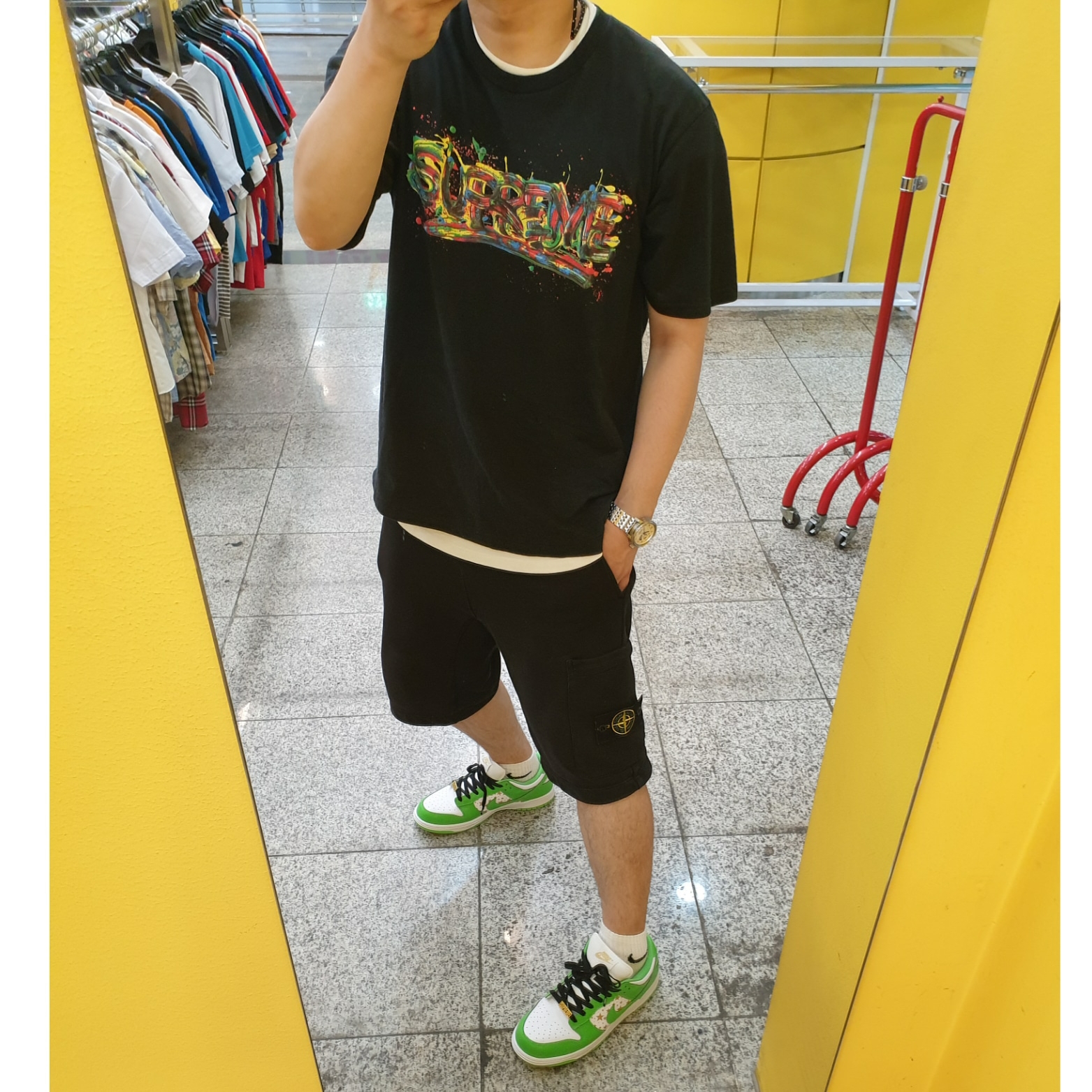 Nike x Supreme SB Dunk Low Mean Green, Supreme Paint Logo T-Shirt Black - 20SS 착용 스타일