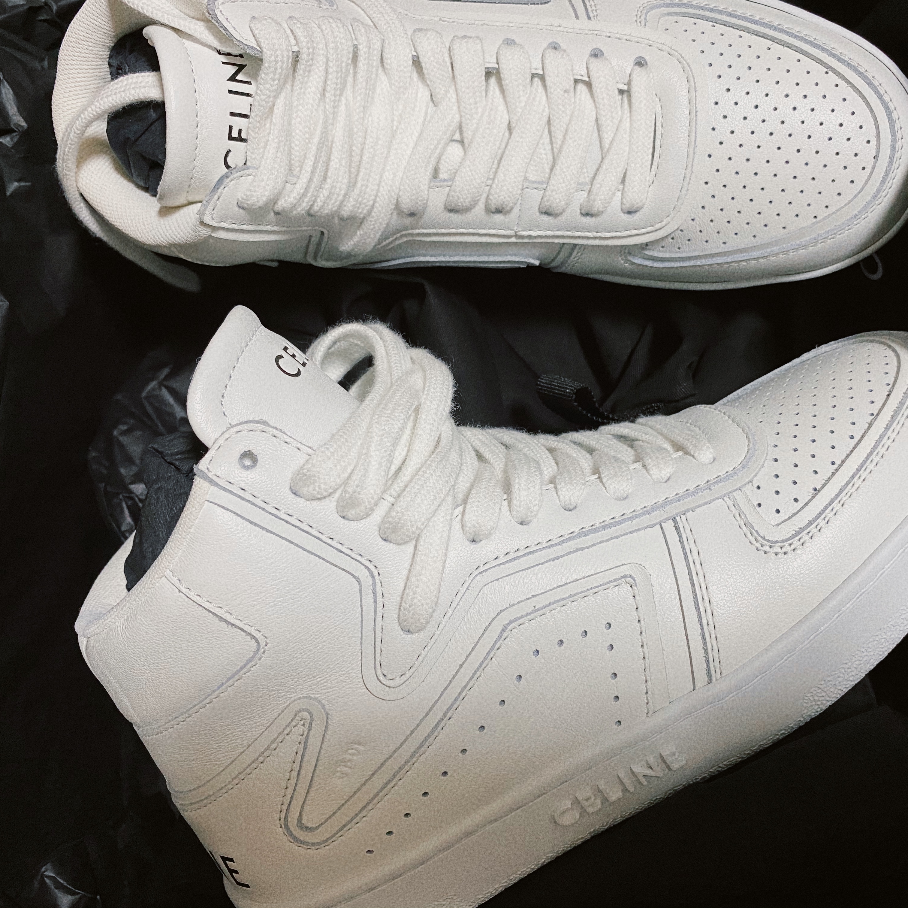Celine Z Trainer CT-01 High Top Calfskin Sneakers Optic White 착용 스타일