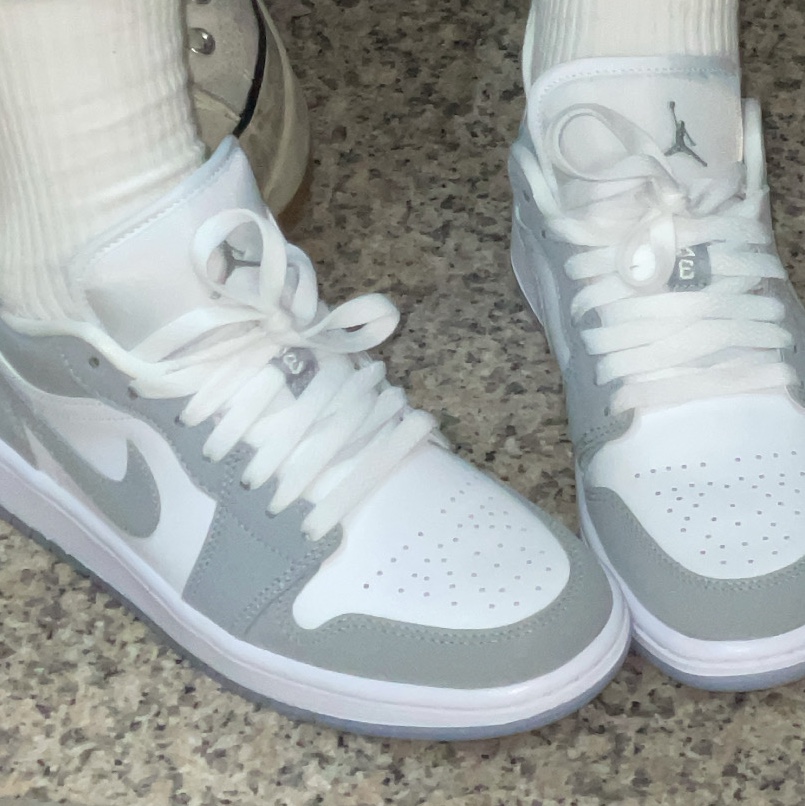 (W) Jordan 1 Low White Wolf Grey 착용 스타일 - 4