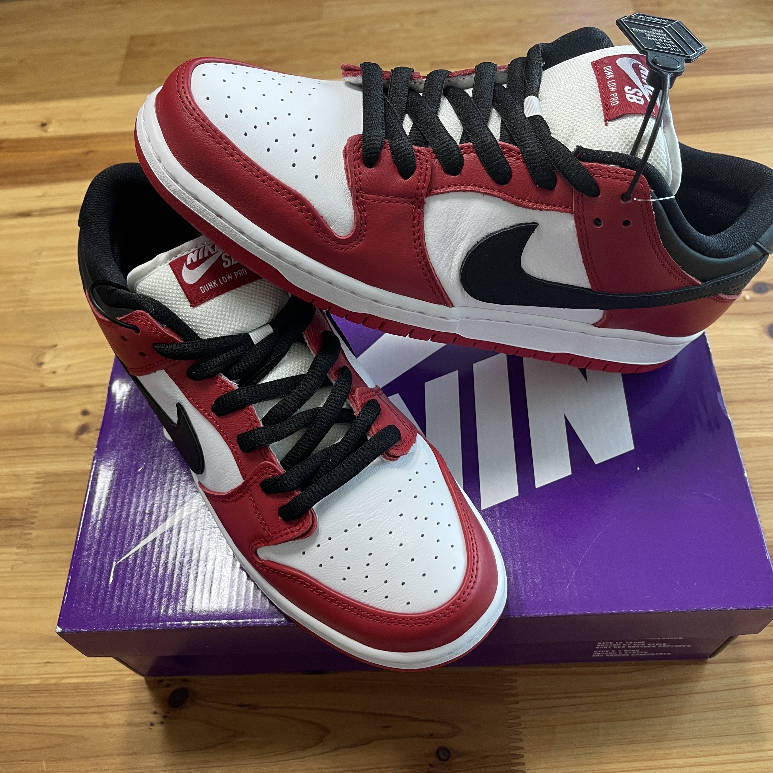 Nike SB Dunk Low Pro Chicago 착용 스타일 - 1