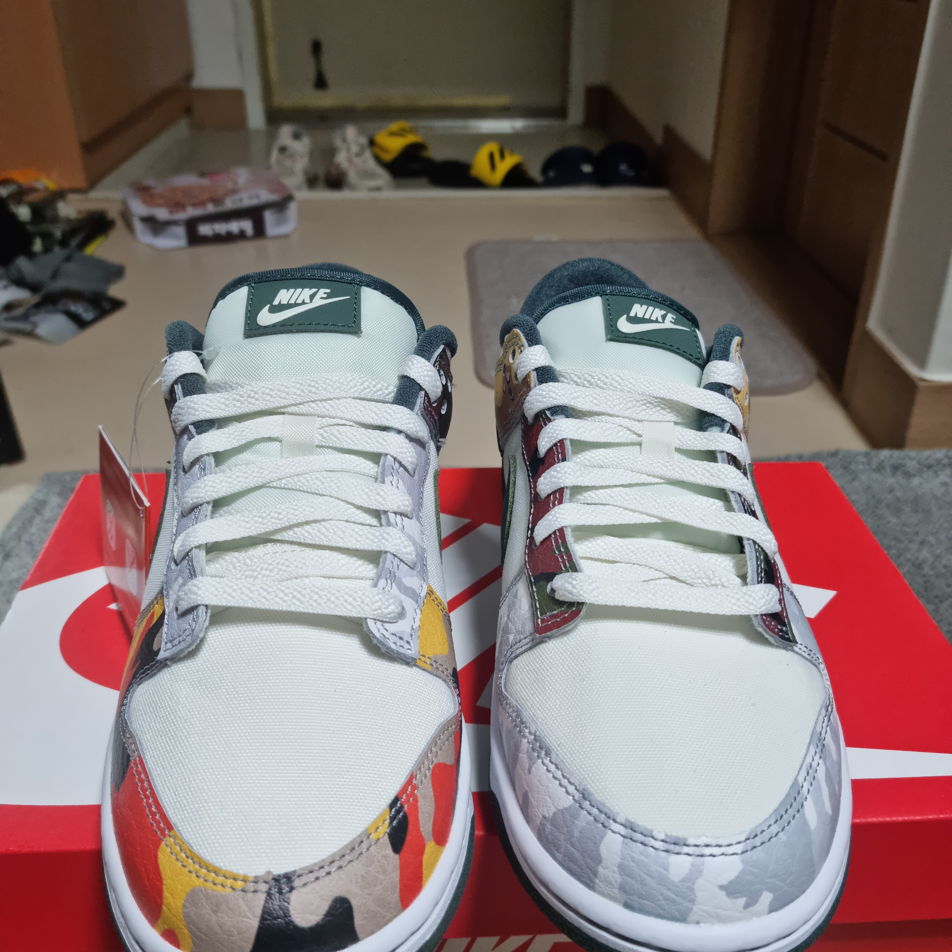 Nike Dunk Low SE Sail Multi Camo 착용 스타일 - 2