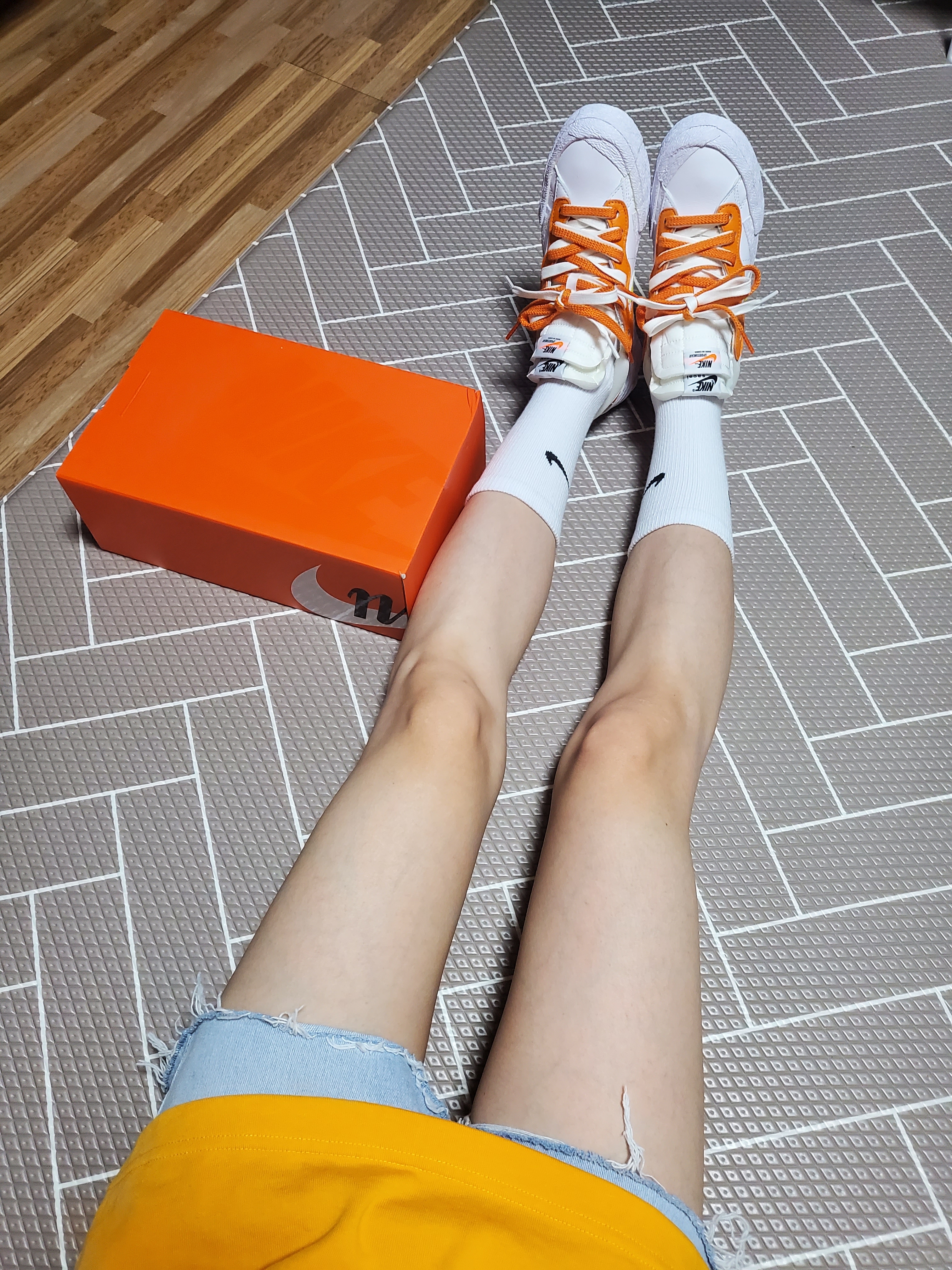 Nike x Sacai Blazer Low Magma Orange, Nike x Kim Jones Oversized T-Shirt Circuit Orange - US/EU 착용 스타일 - 2