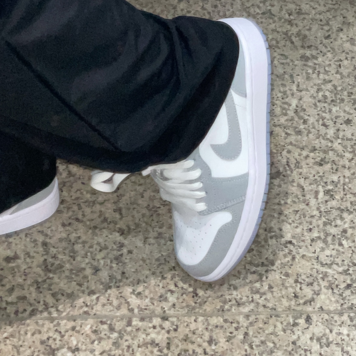 (W) Jordan 1 Low White Wolf Grey 착용 스타일 - 3