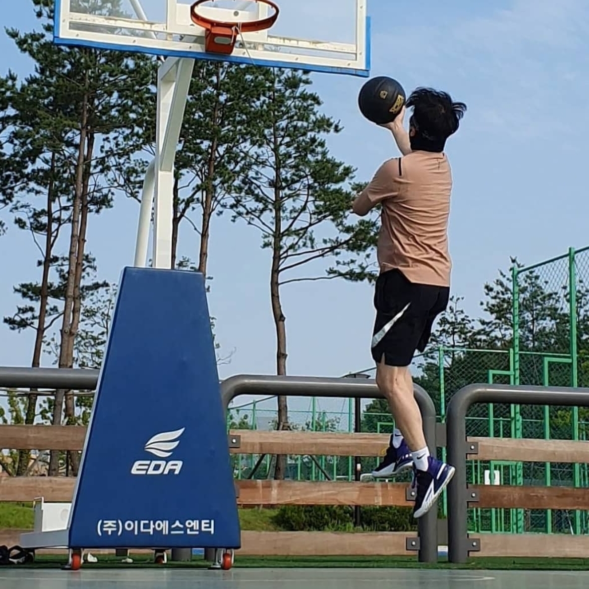 Nike LeBron 18 Lakers 착용 스타일 - 2