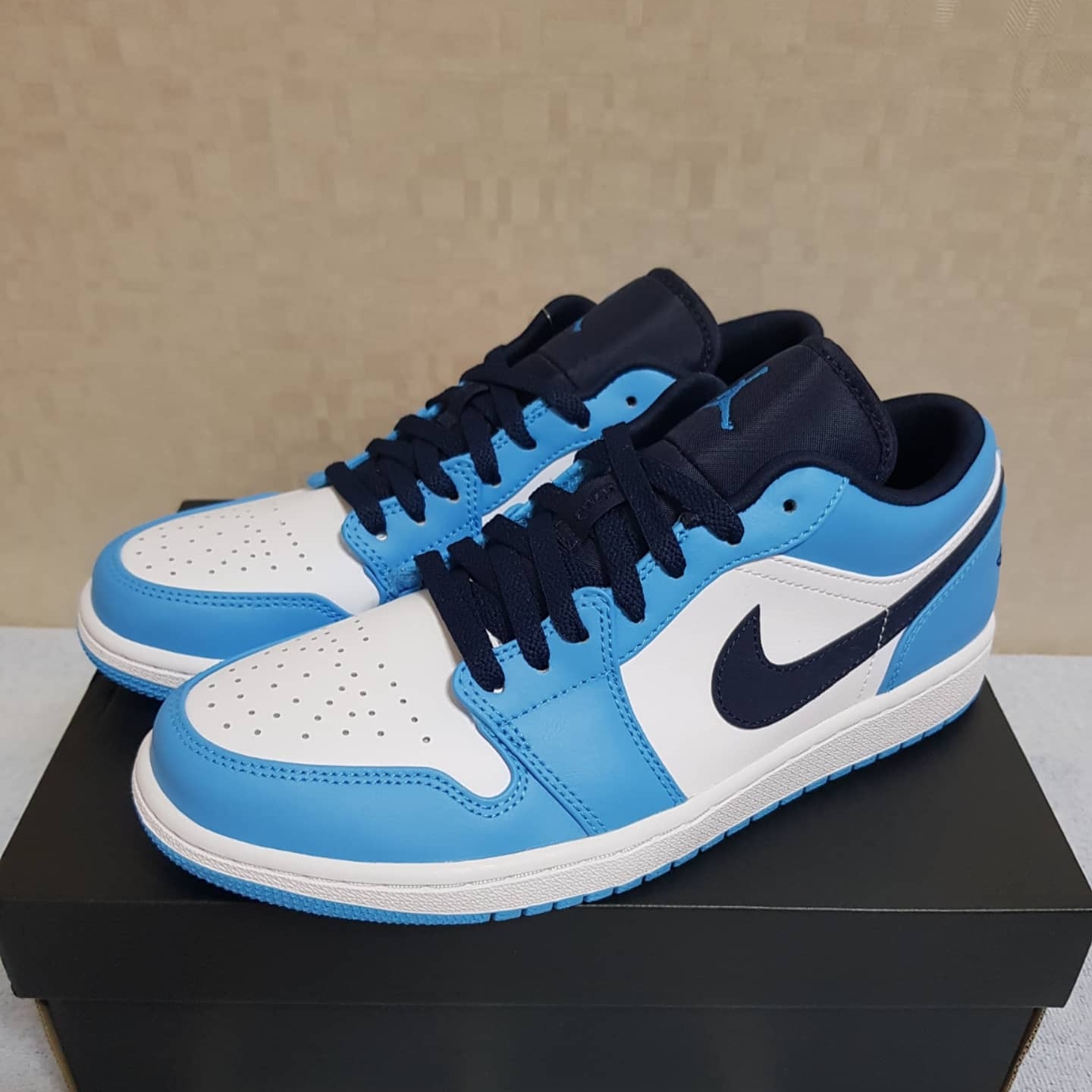 Jordan 1 Low Dark Powder Blue 착용 스타일 - 1