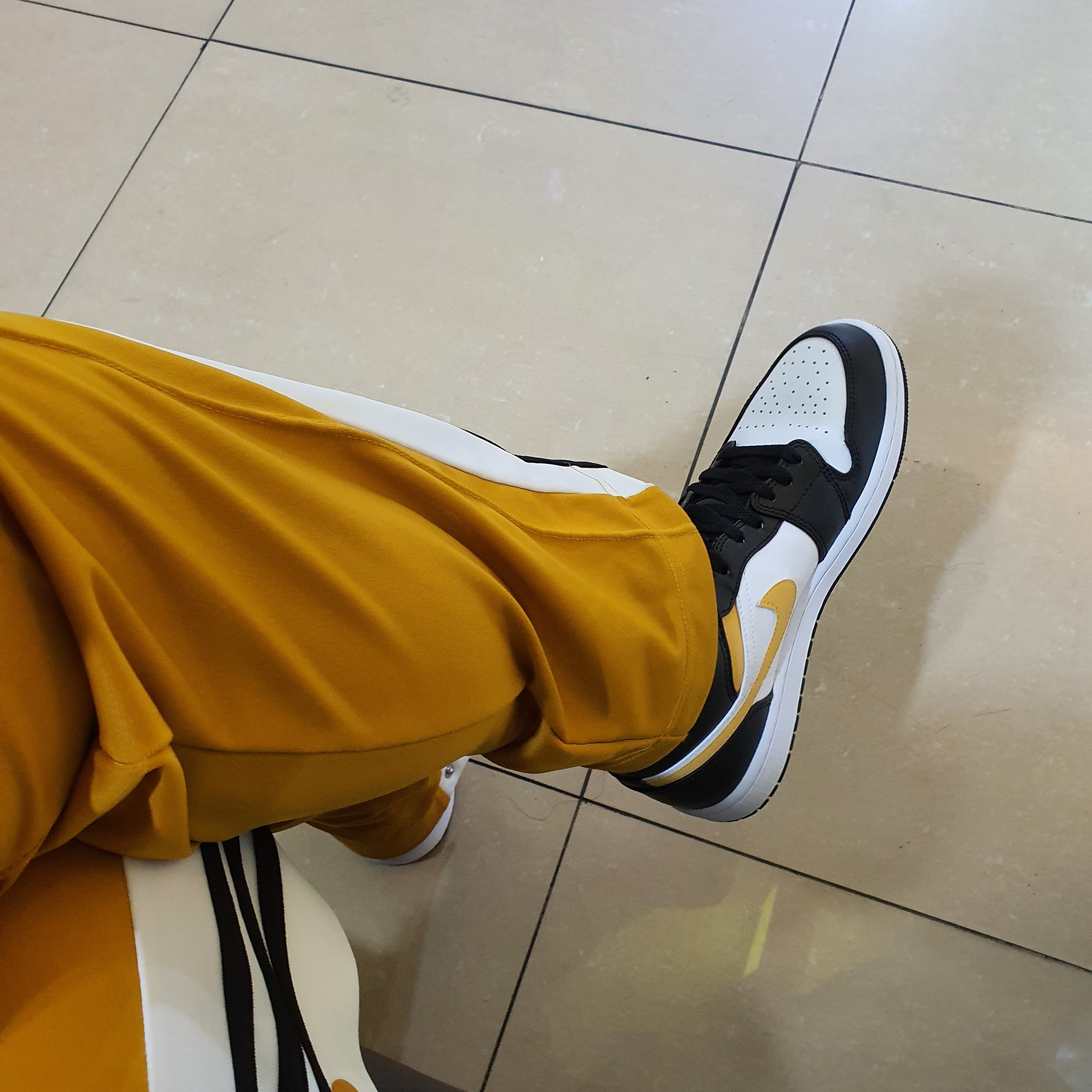 Jordan 1 Mid Pollen 착용 스타일 - 5