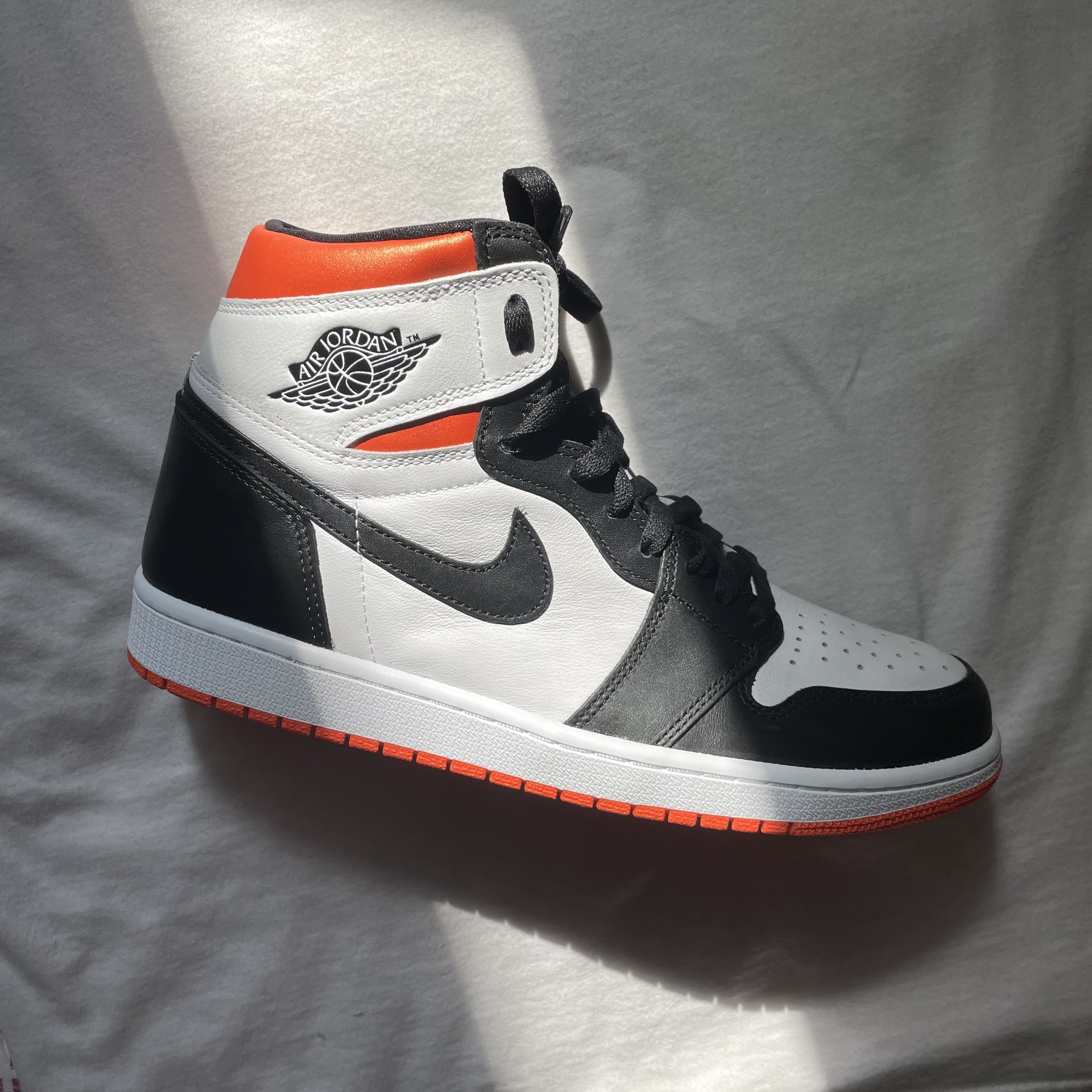 Jordan 1 Retro High OG Electro Orange, (GS) Jordan 1 Retro High OG Electro Orange 착용 스타일