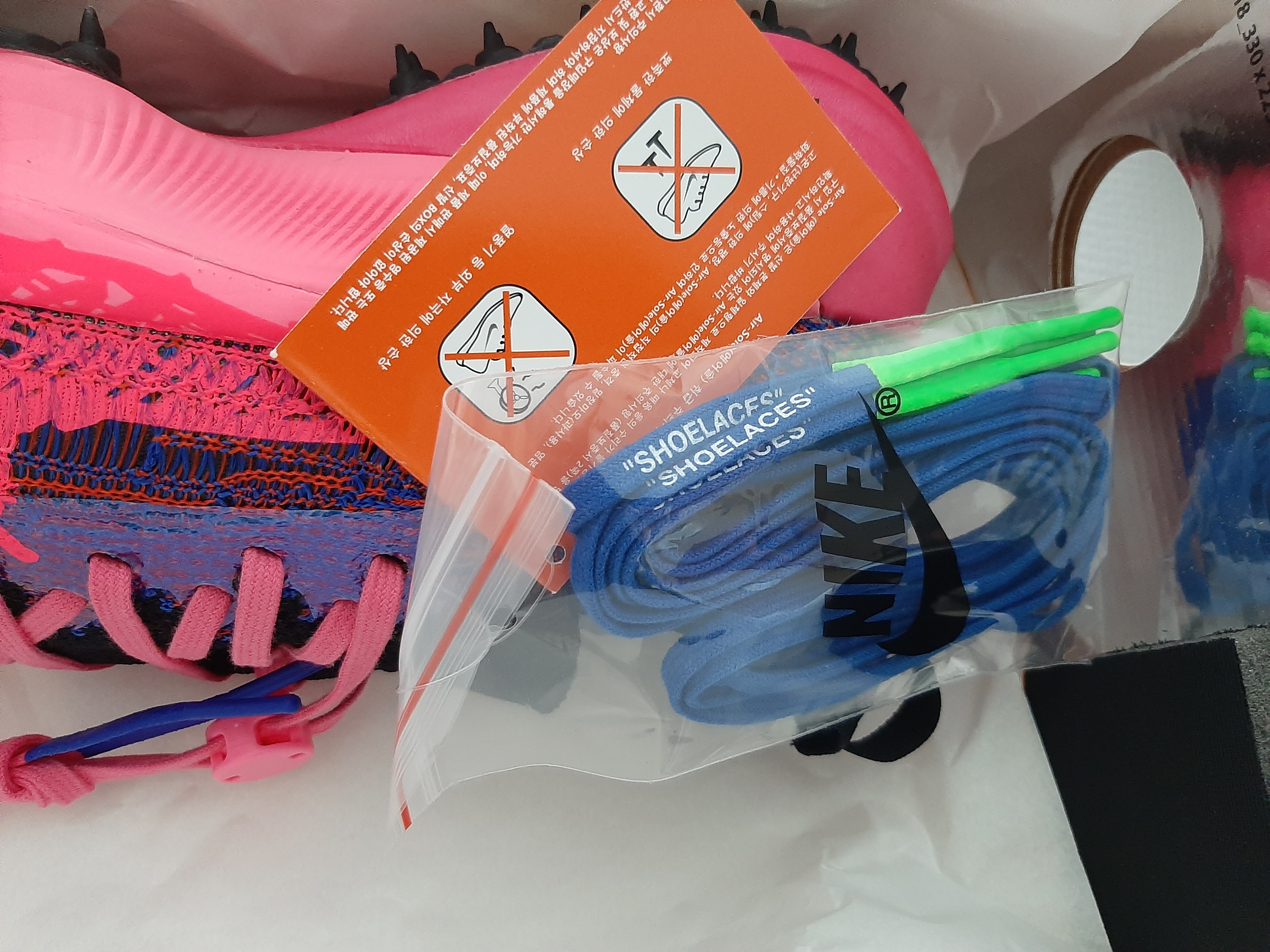 Nike x Off-White Air Zoom Tempo Next% Pink Glow 착용 스타일 - 3