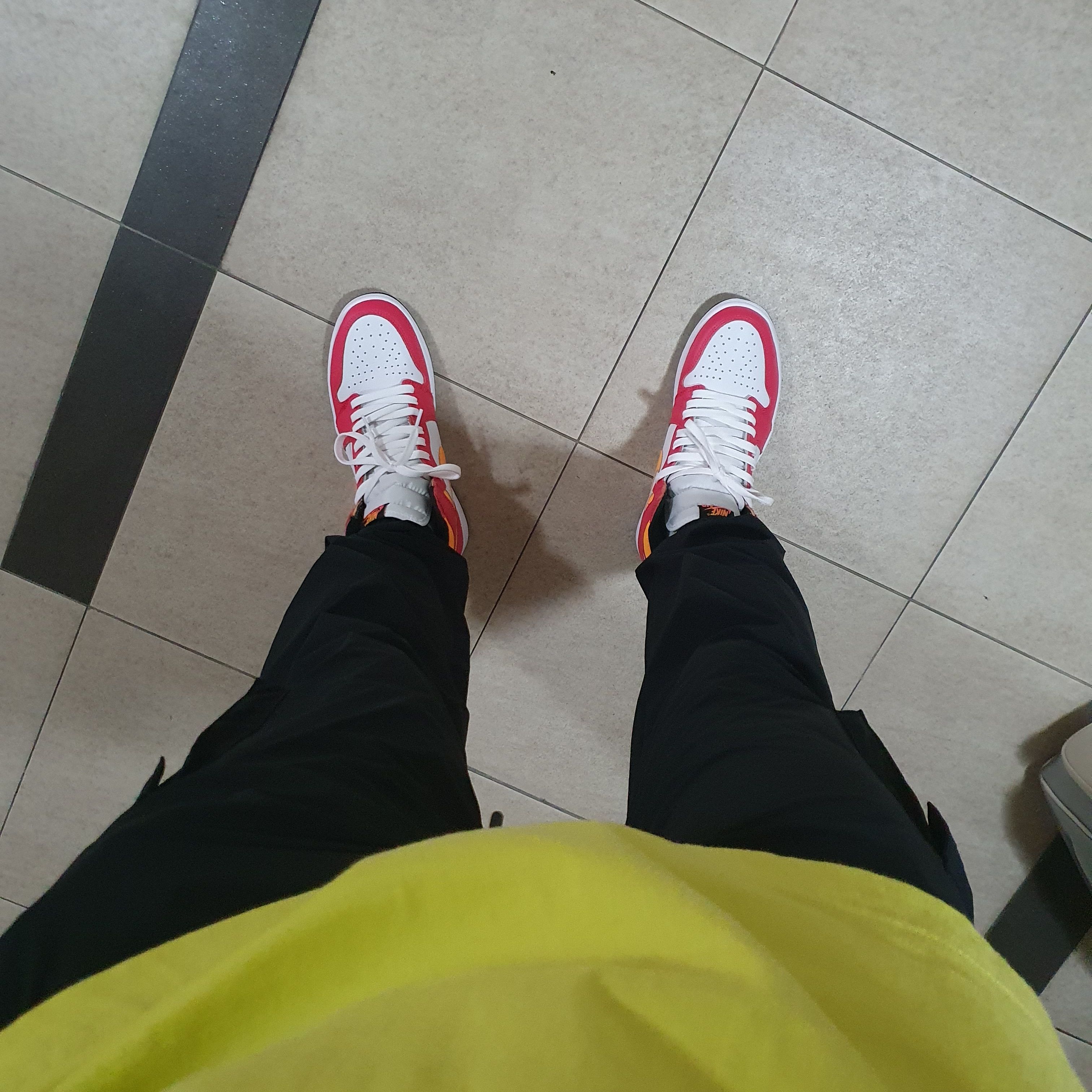 Jordan 1 Retro High OG Light Fusion Red 착용 스타일
