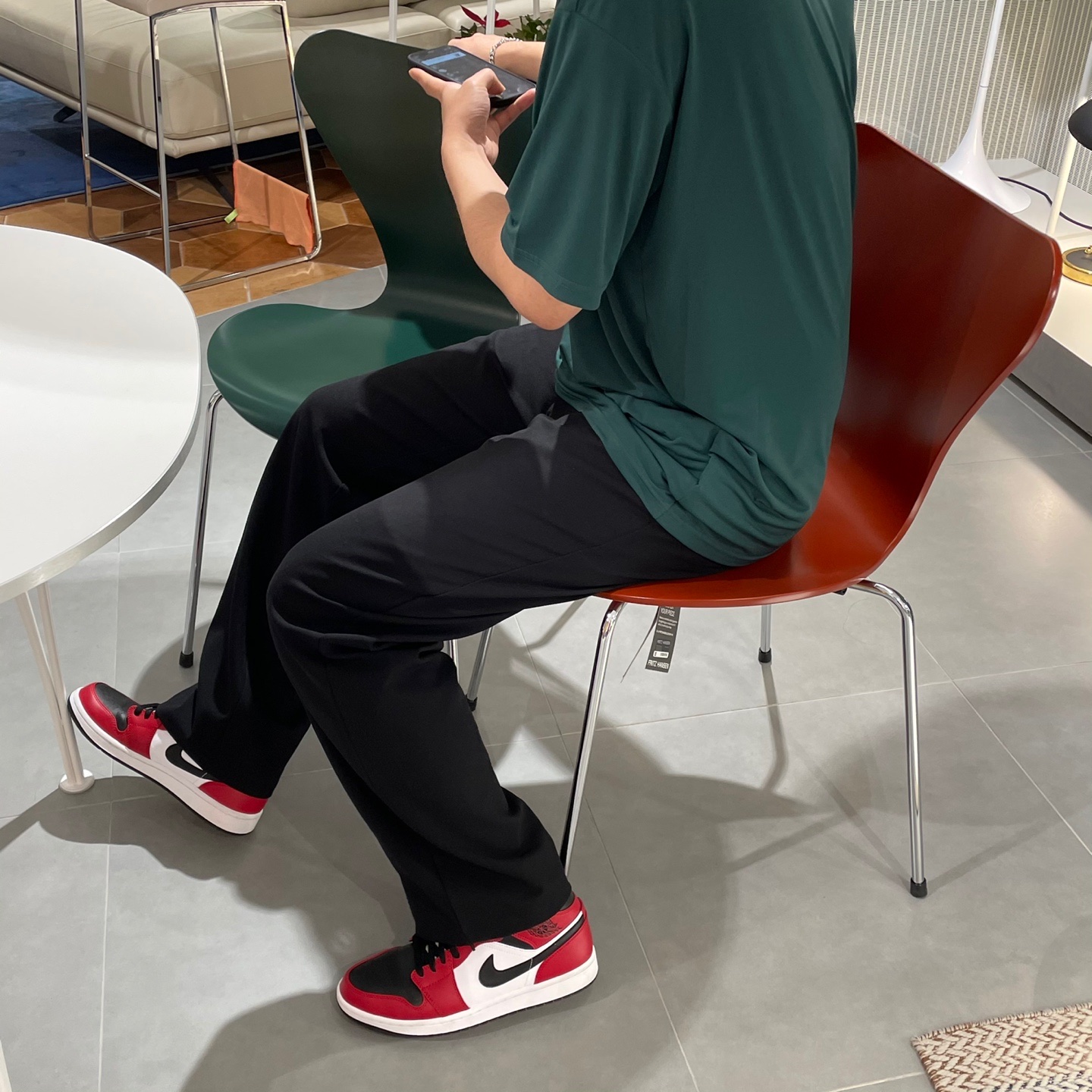 Jordan 1 Mid Chicago Black Toe 착용 스타일 - 2