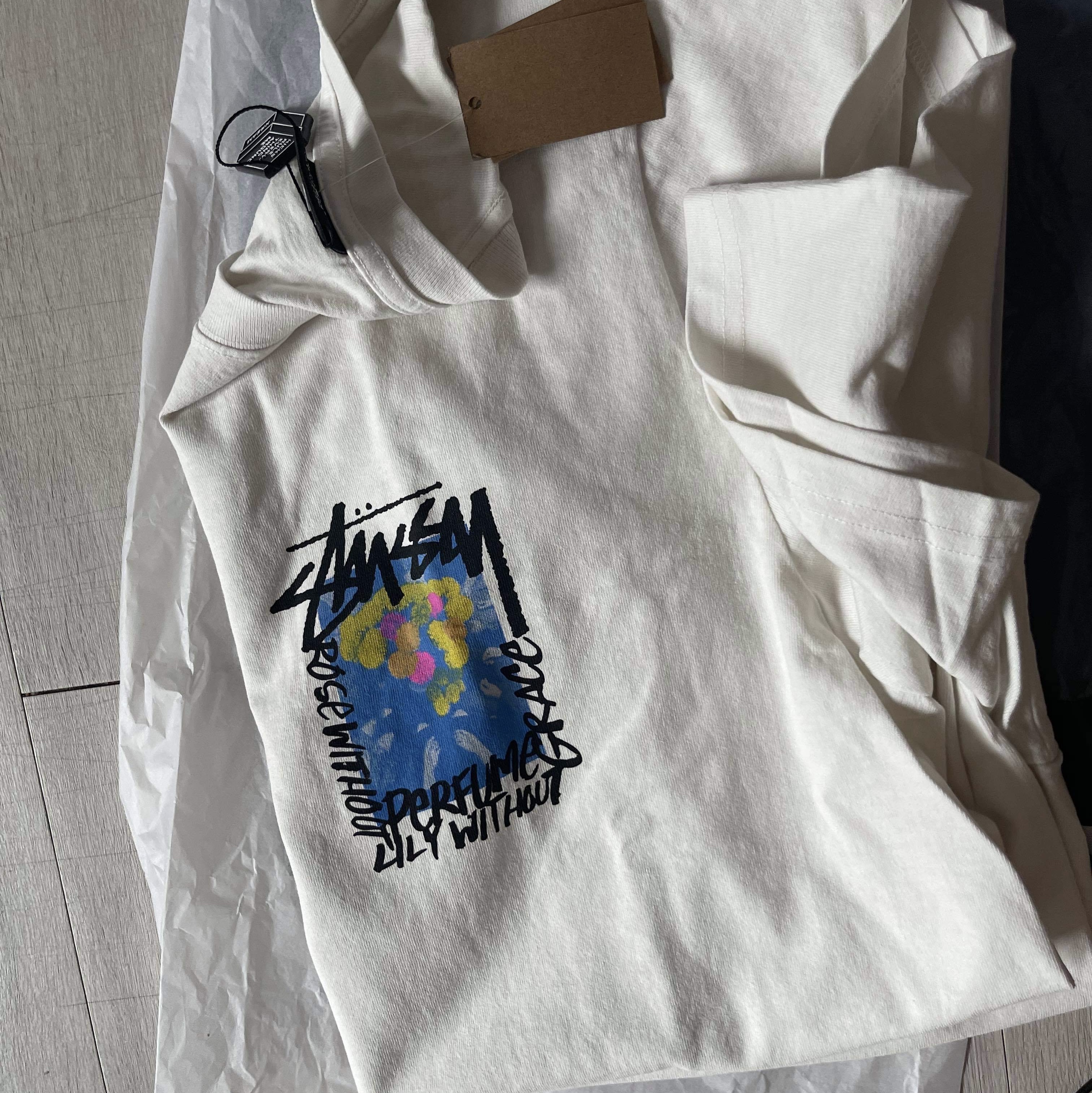 Stussy Camellias Pig. Dyed T-Shirt Natural 착용 스타일