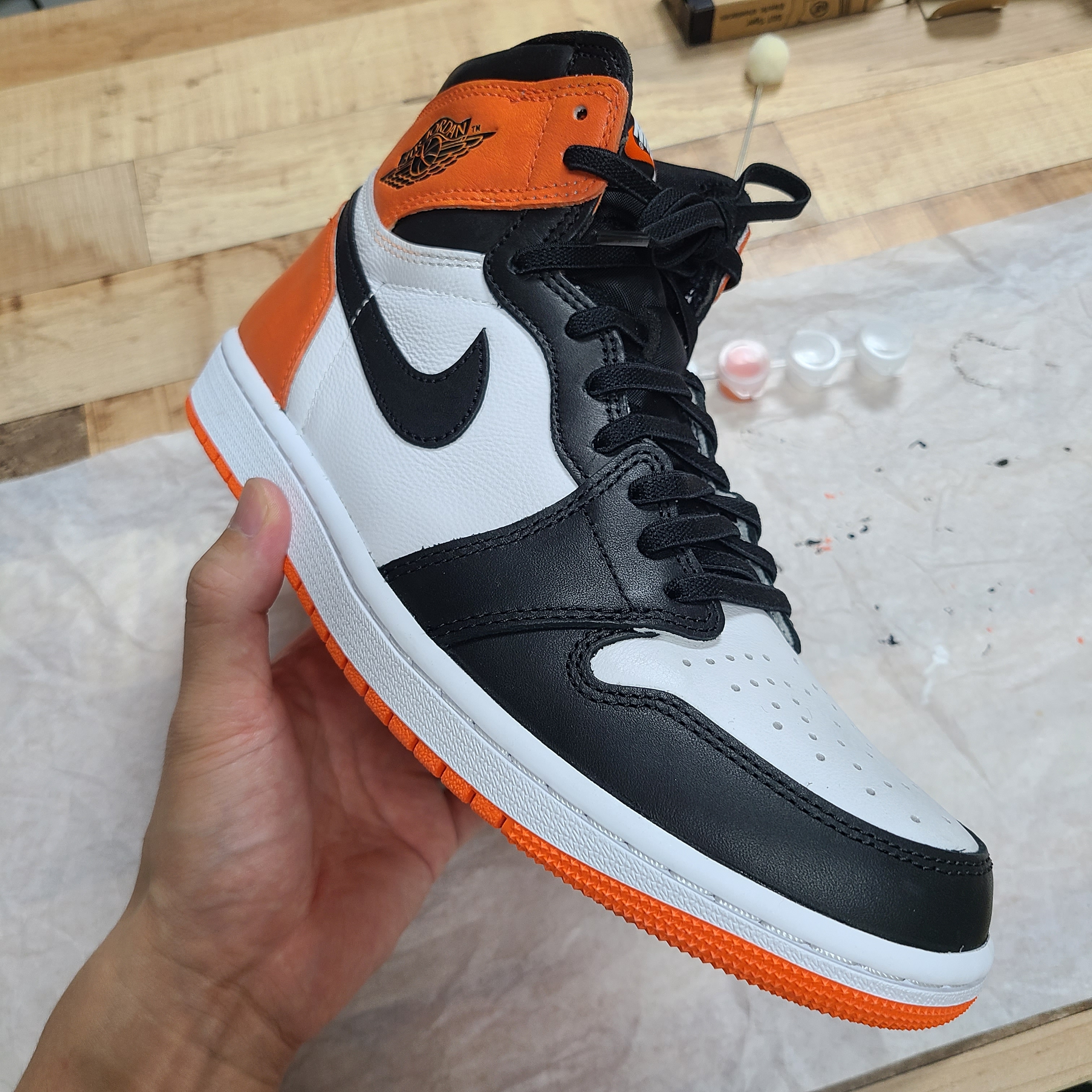 Jordan 1 Retro High OG Electro Orange 착용 스타일 - 1