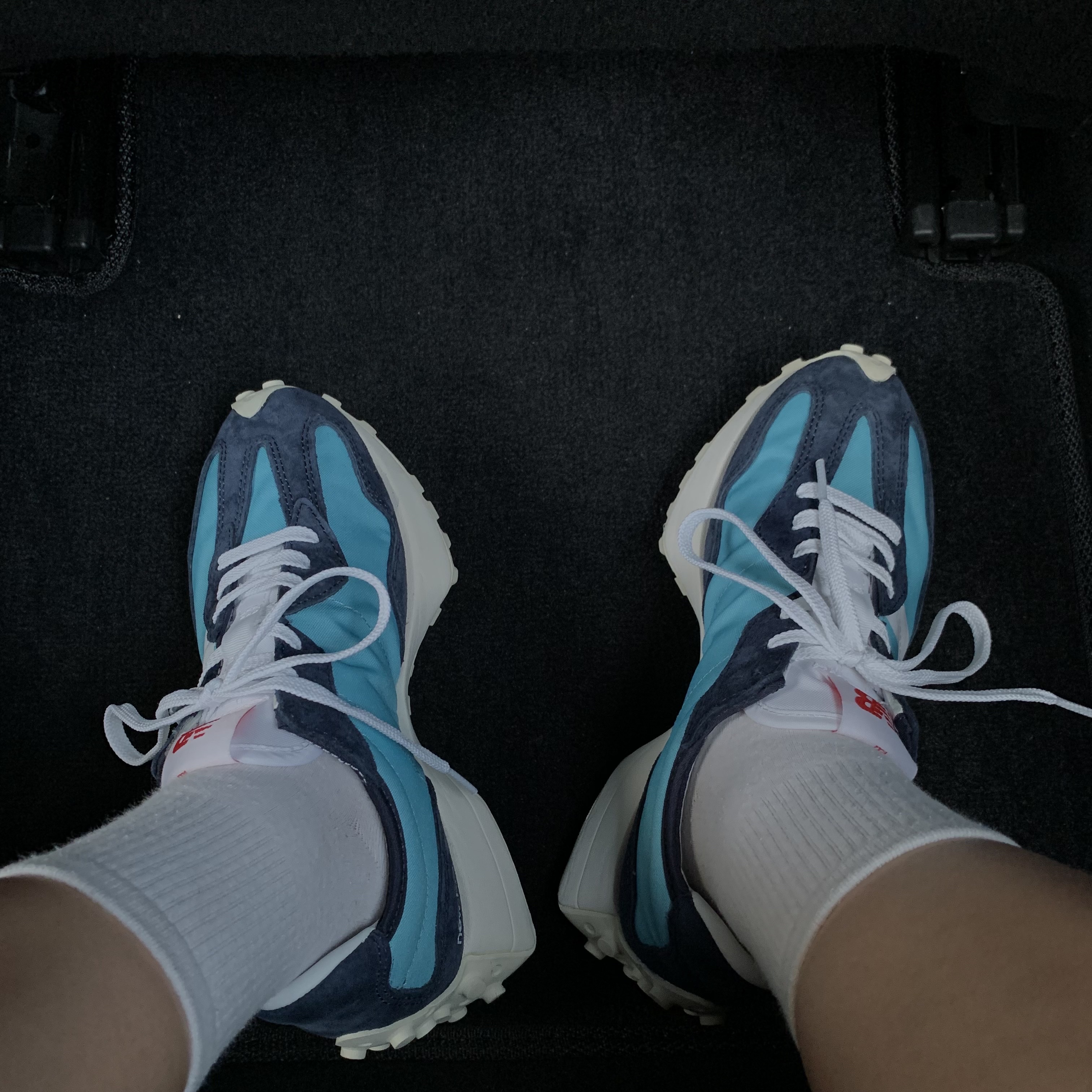 (W) New Balance 327 Wax Blue 착용 스타일 - 1