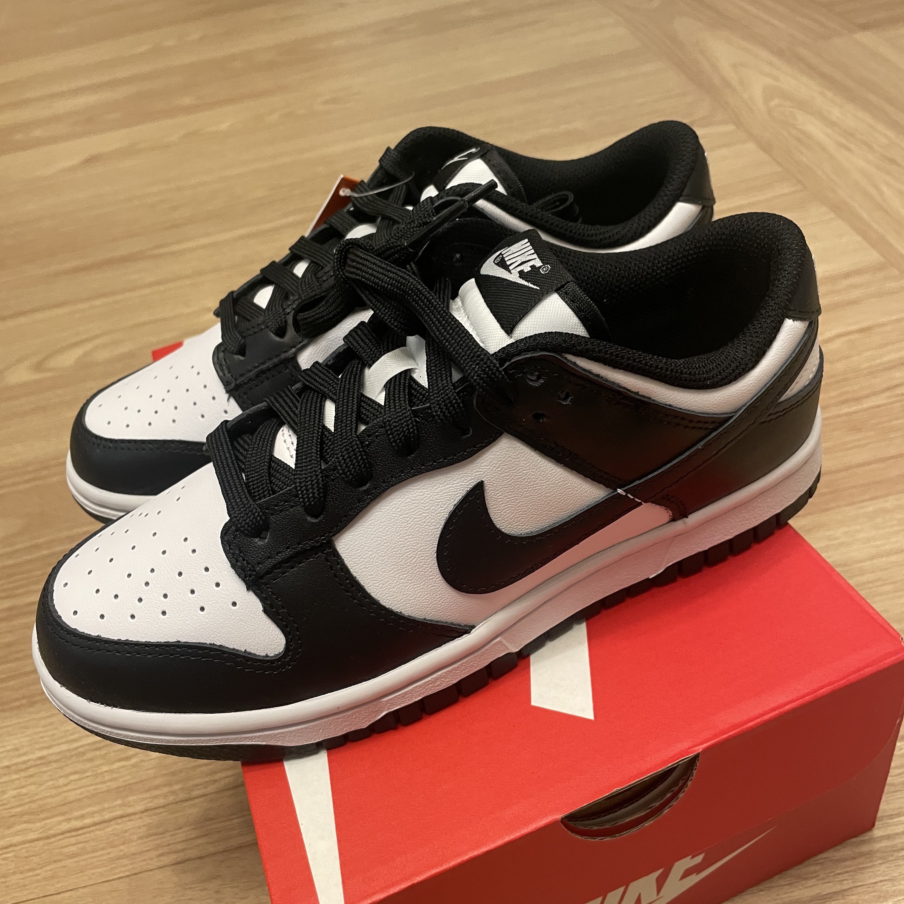 (W) Nike Dunk Low Black 착용 스타일 - 2