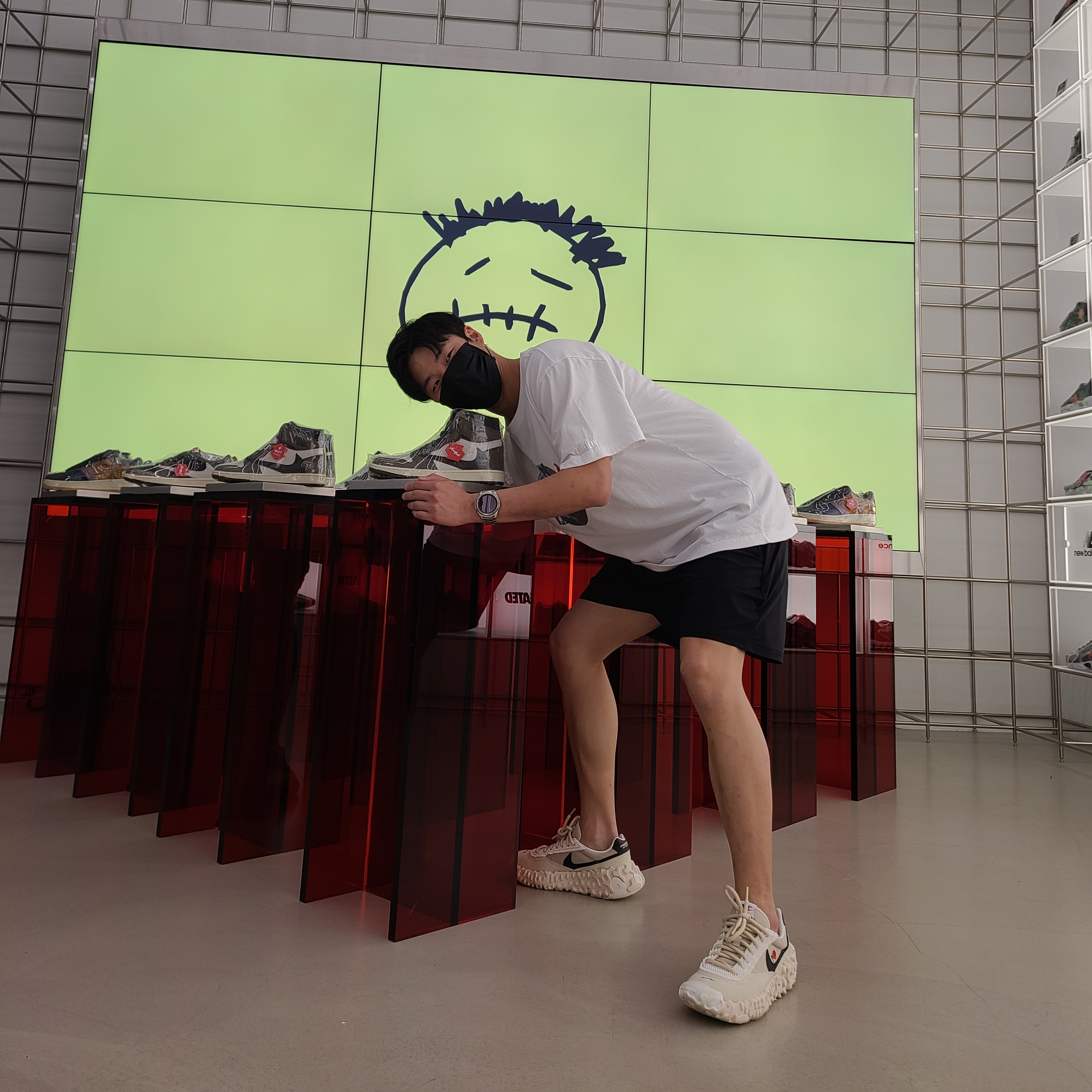 Nike x Undercover Overbreak SP Overcast, Jordan 1 x Travis Scott Retro High OG SP Mocha 착용 스타일