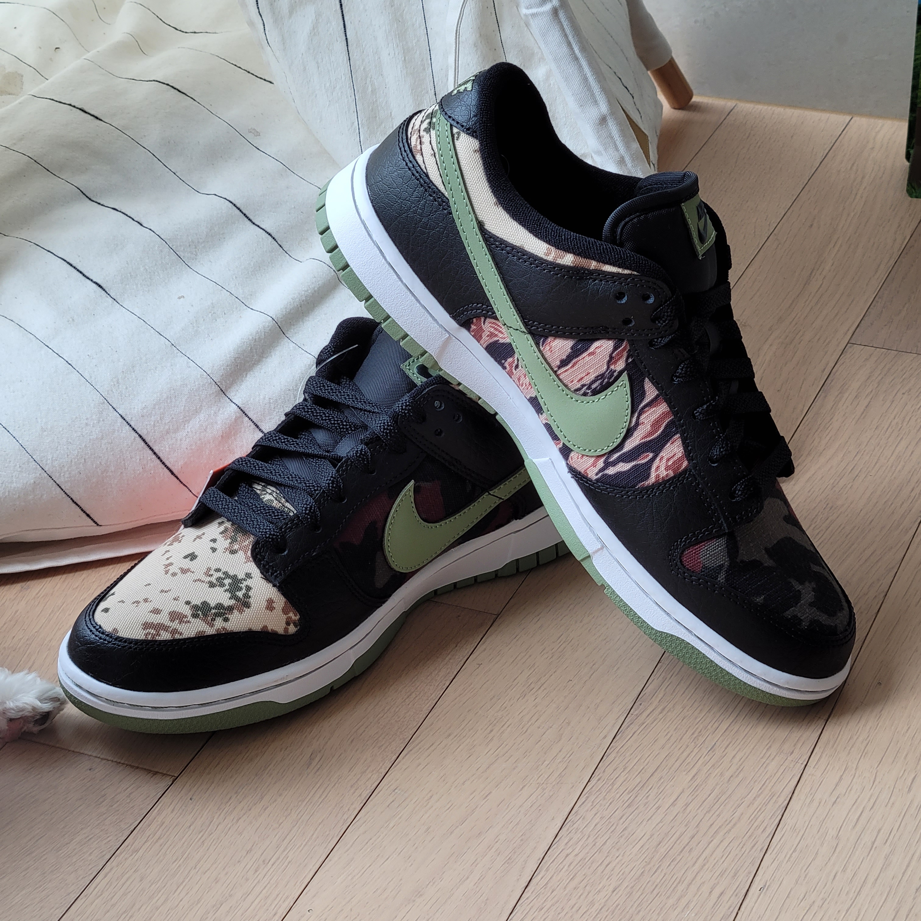Nike Dunk Low SE Black Multi Camo 착용 스타일 - 3