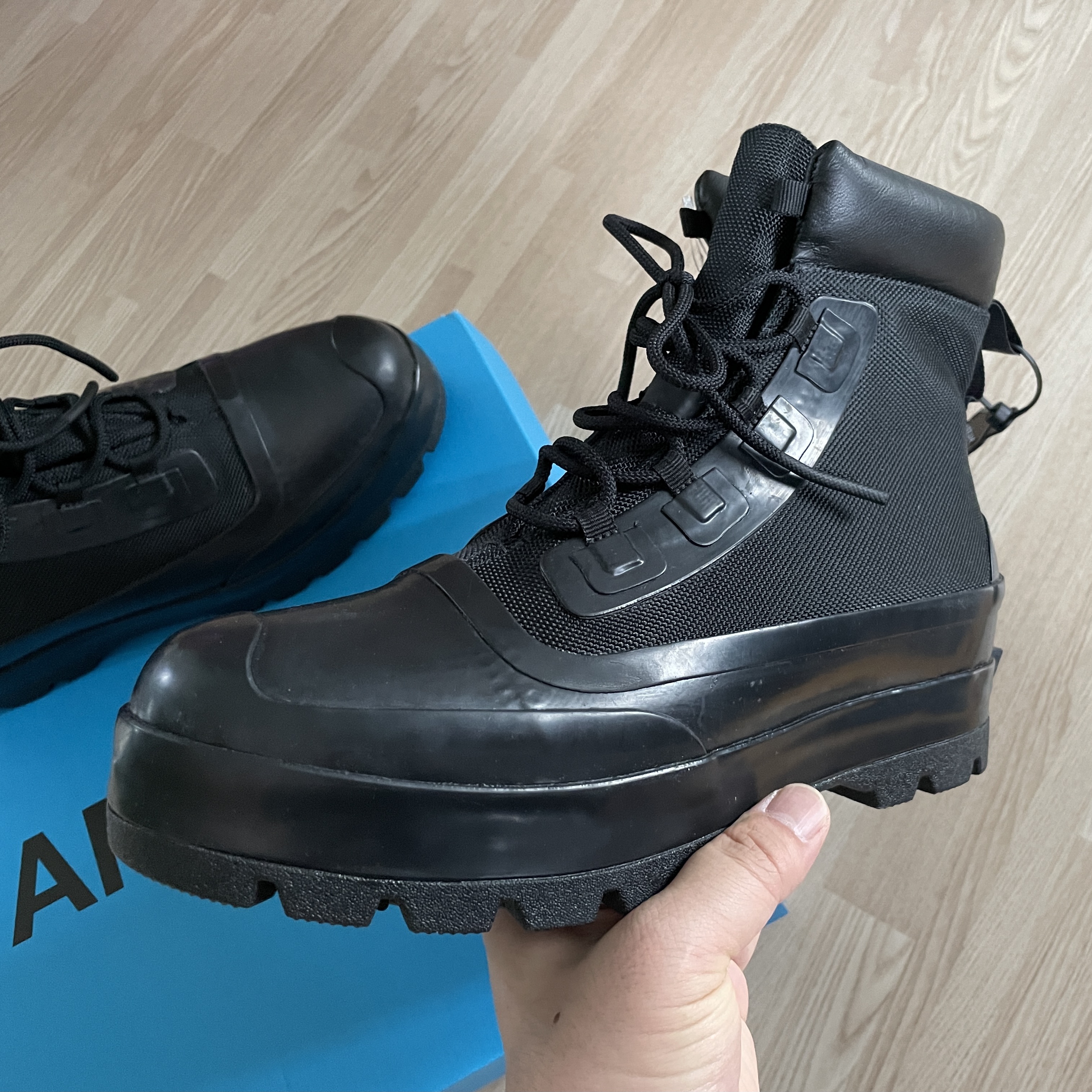 Converse x Ambush Chuck Taylor All Star Duck Boot Black 착용 스타일 - 1