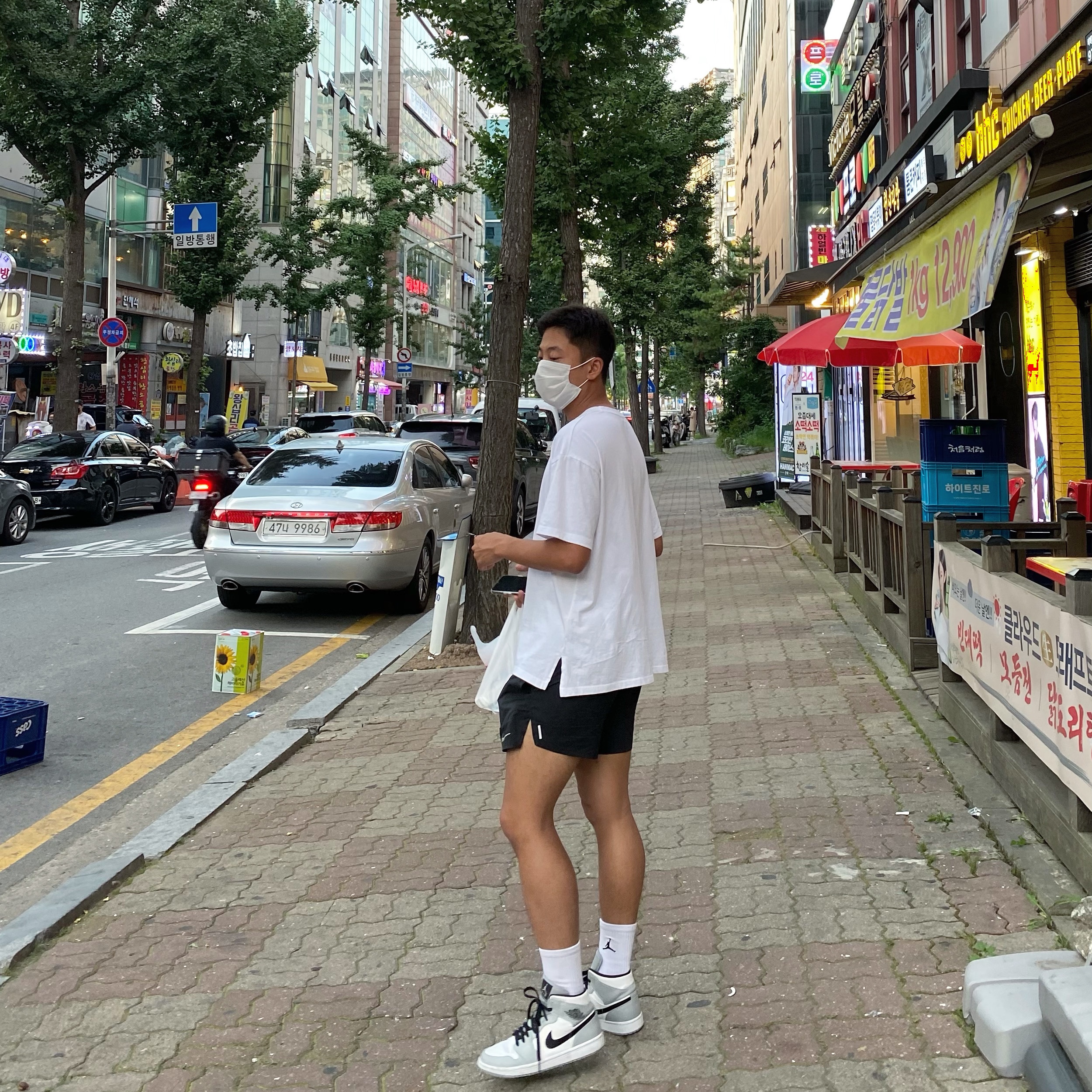 Jordan 1 Mid Light Smoke Grey 착용 스타일