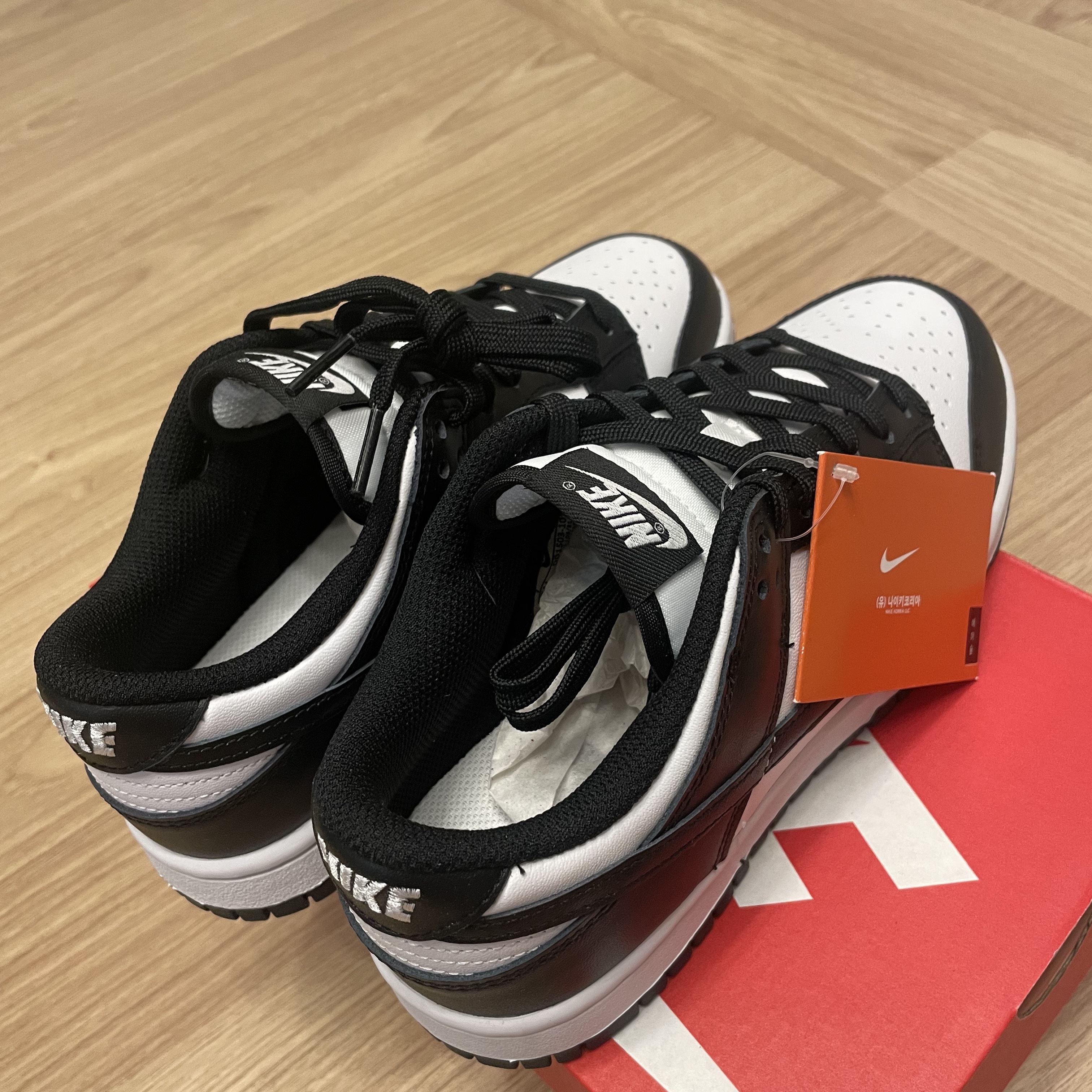 (W) Nike Dunk Low Black 착용 스타일 - 4