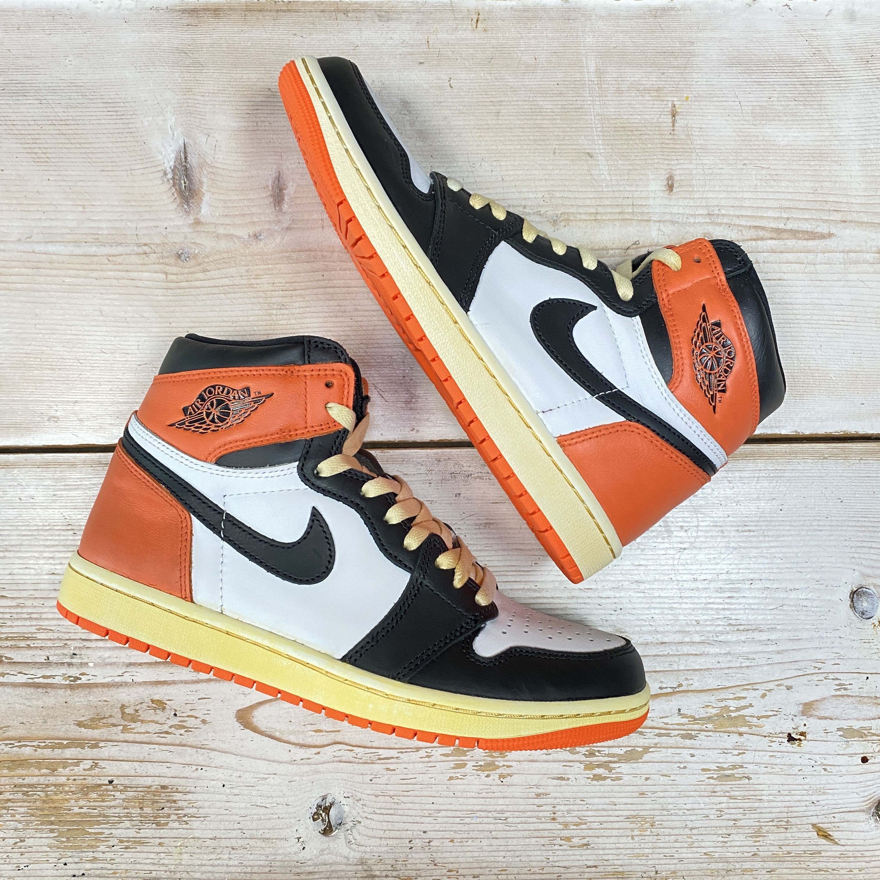 Jordan 1 Retro High OG Electro Orange 착용 스타일